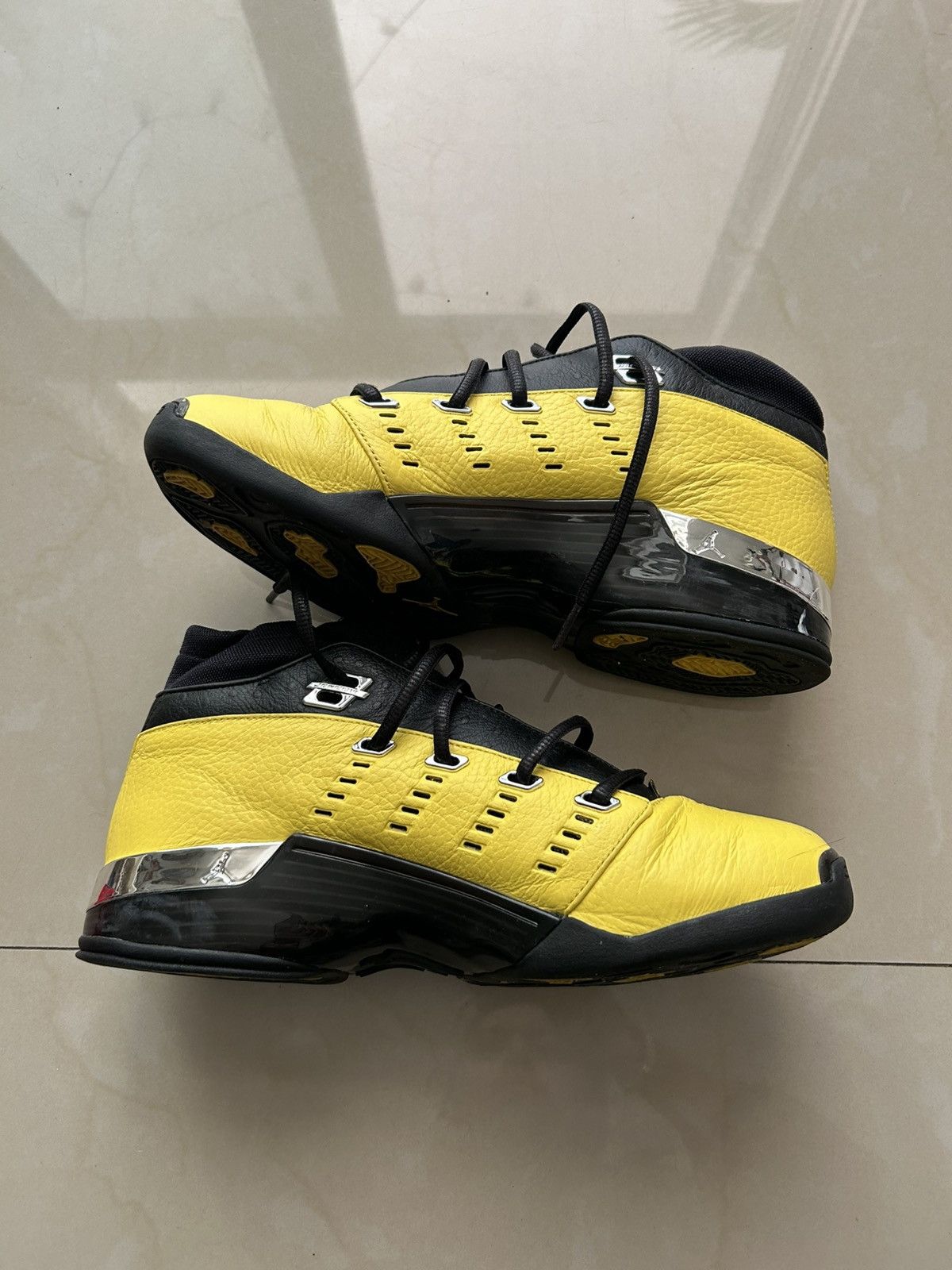 Jordan Brand Jordan x Solefly Lightning 17s Size US 9.5 / EU 42-43 - 2 Thumbnail