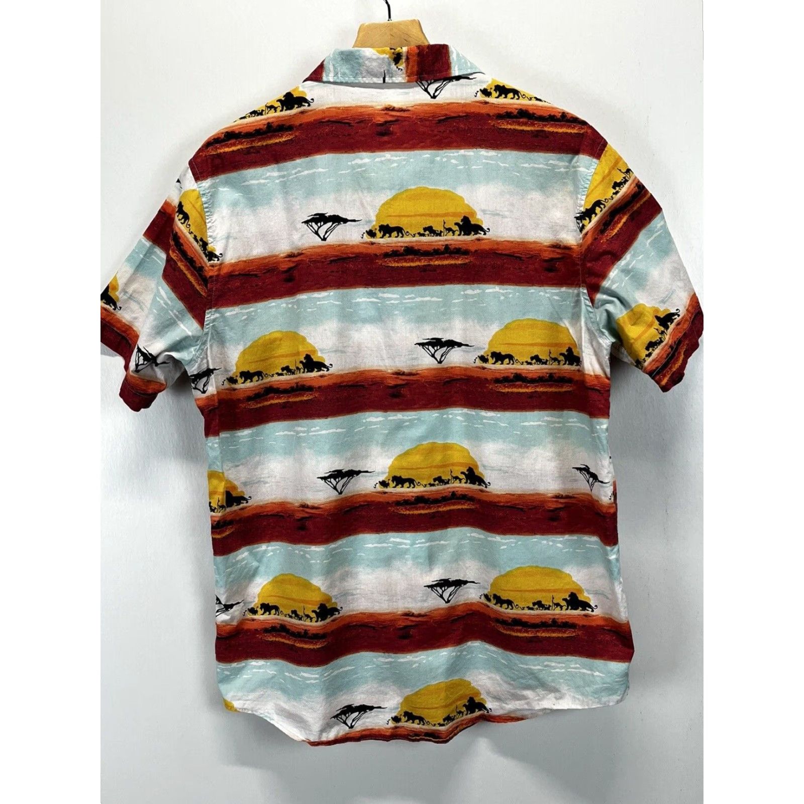 Disney Disney Lion King Mens XL Cotton Button-Up Short Sleeve Shirt Multicolor Single Pocket Size US XL / EU 56 / 4 - 2 Thumbnail