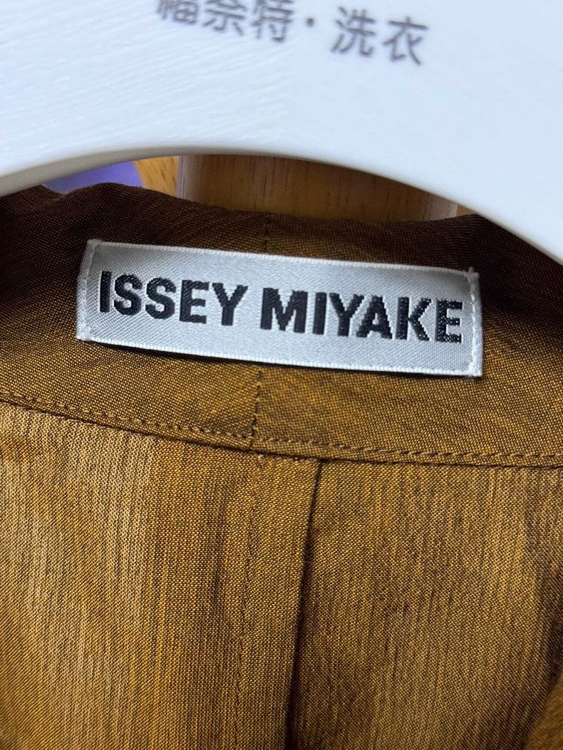 Issey Miyake Issey Miyake size:2 Golden-brown mainline coat Size S / US 4 / IT 40 - 3 Thumbnail