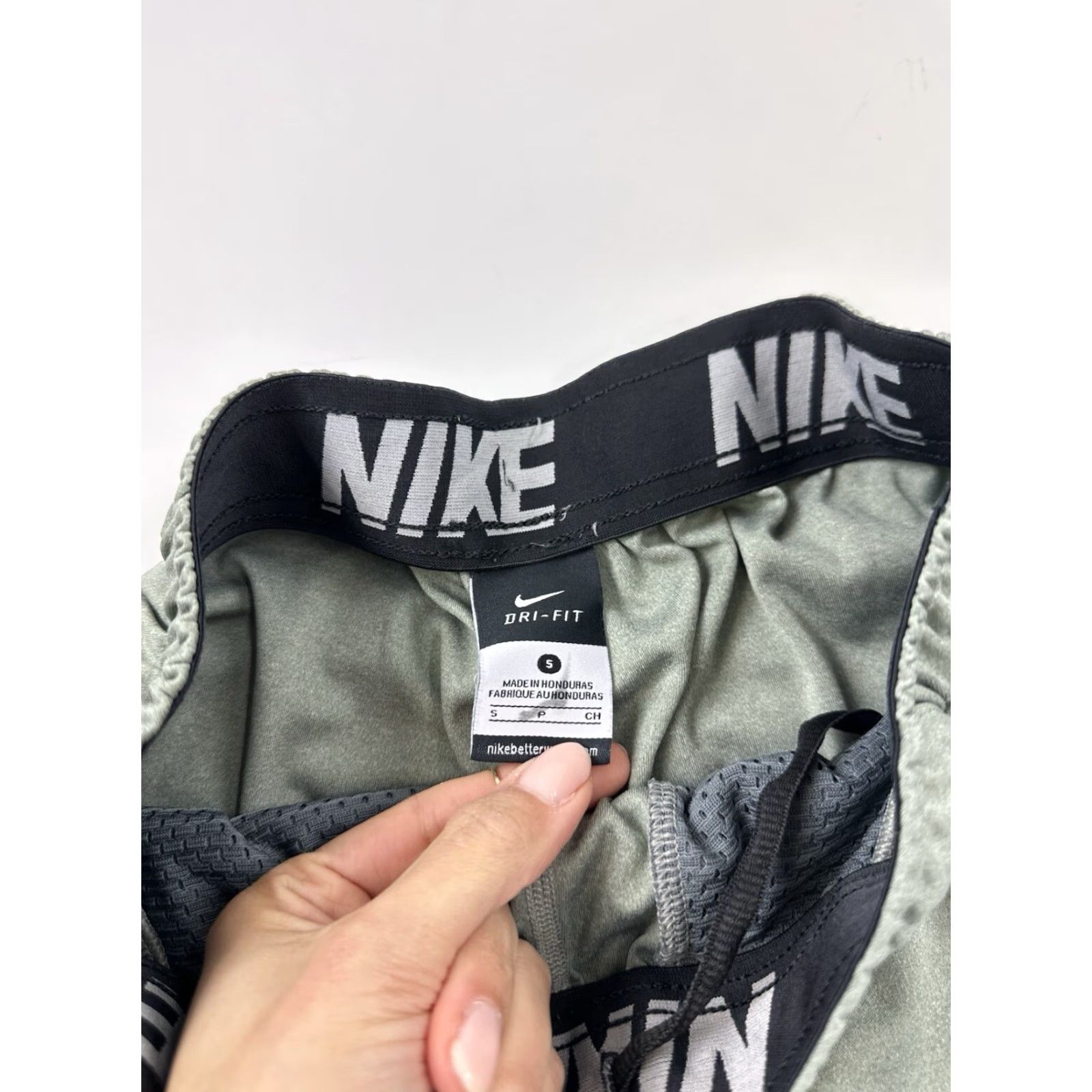 Nike Nike Shorts Men’s S Small Green Grey Basketball Size US 29 - 5 Thumbnail