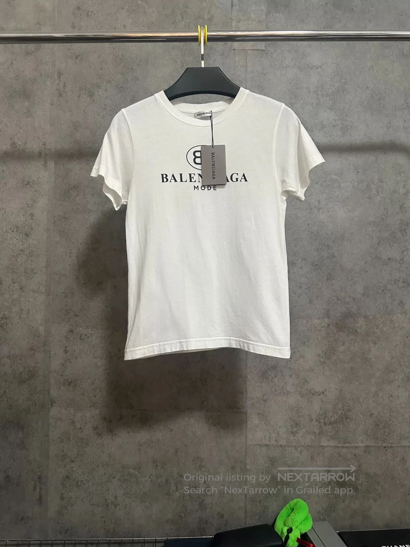 Balenciaga balenciaga short sleeve logo t-shirt. Size S / US 4 / IT 40 - 1 Thumbnail
