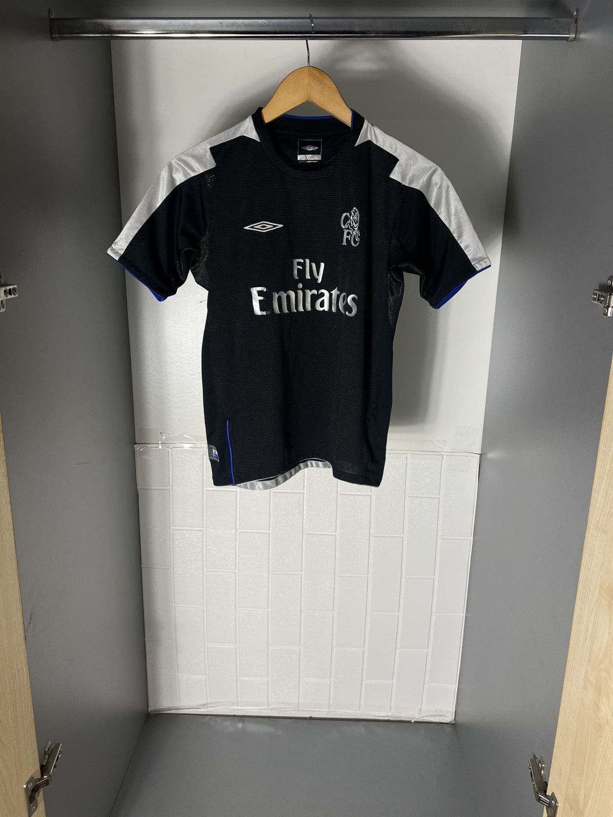 Umbro VINTAGE UMBRO FC CHELSEA LONDON ENGLAND SOCCER JERSEY RETRO Size US XXS / EU 40 - 6 Thumbnail