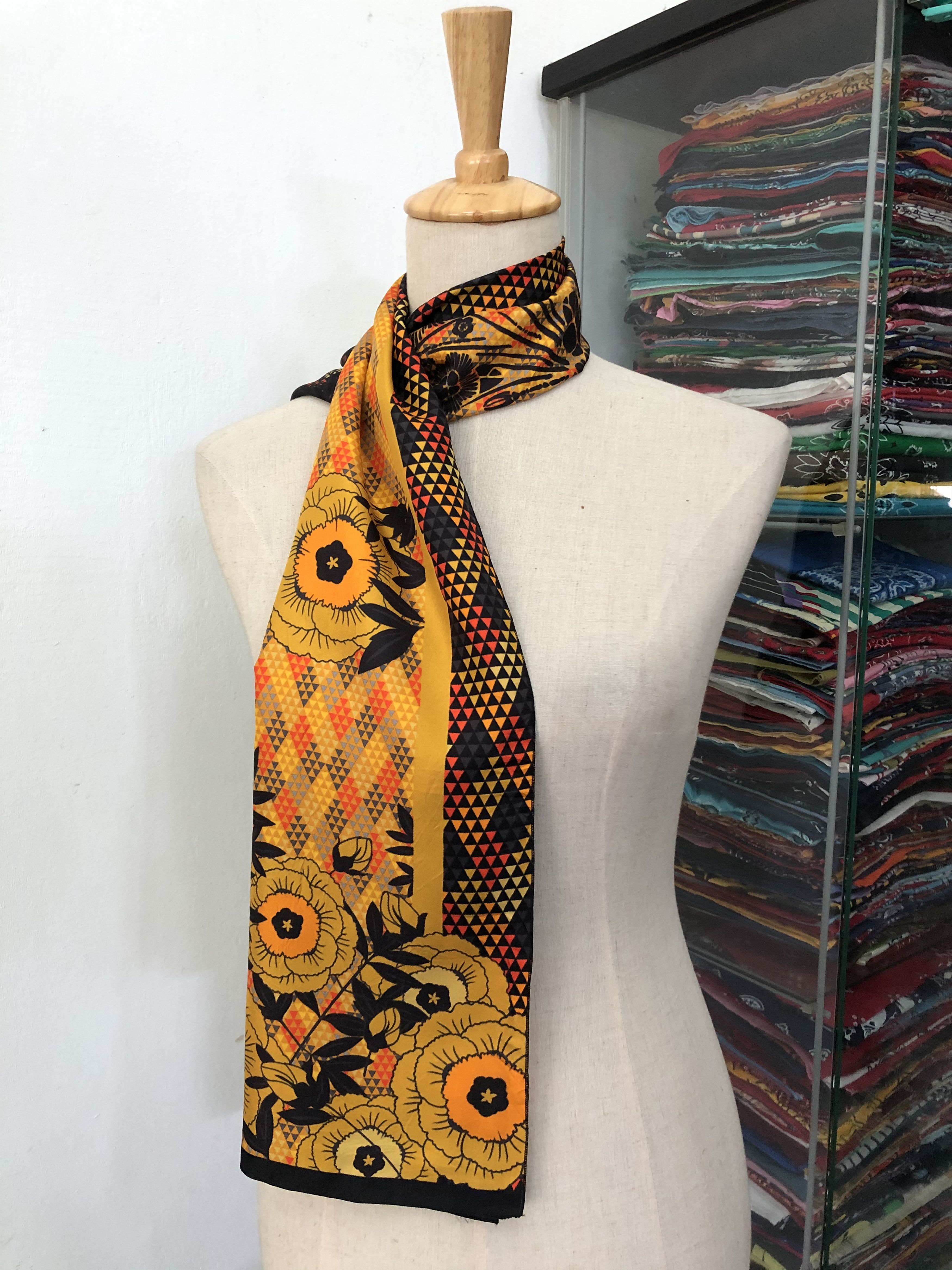 Vintage Vintage Silk Scarf Size ONE SIZE - 1 Thumbnail