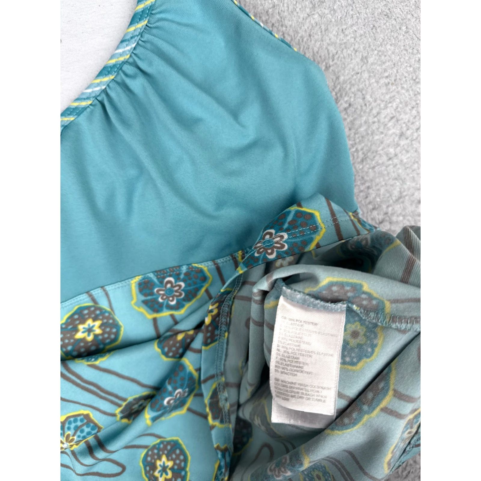 The North Face The North Face Shirt Women XS Blue Floral Tank Sleeveless V-Neck Polyester Size XS / US 0-2 / IT 36-38 - 7 Thumbnail
