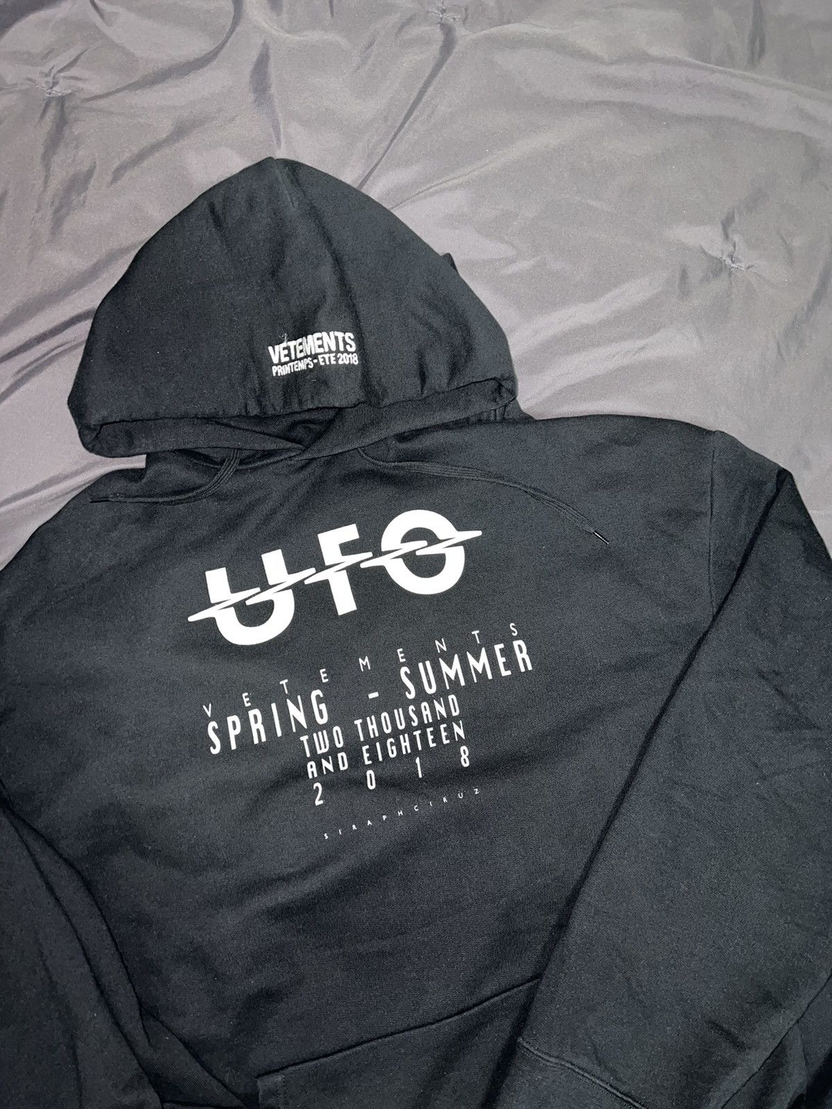Vetements *RARE* Vetements UFO 1/50 Limited Size US L / EU 52-54 / 3 - 2 Thumbnail