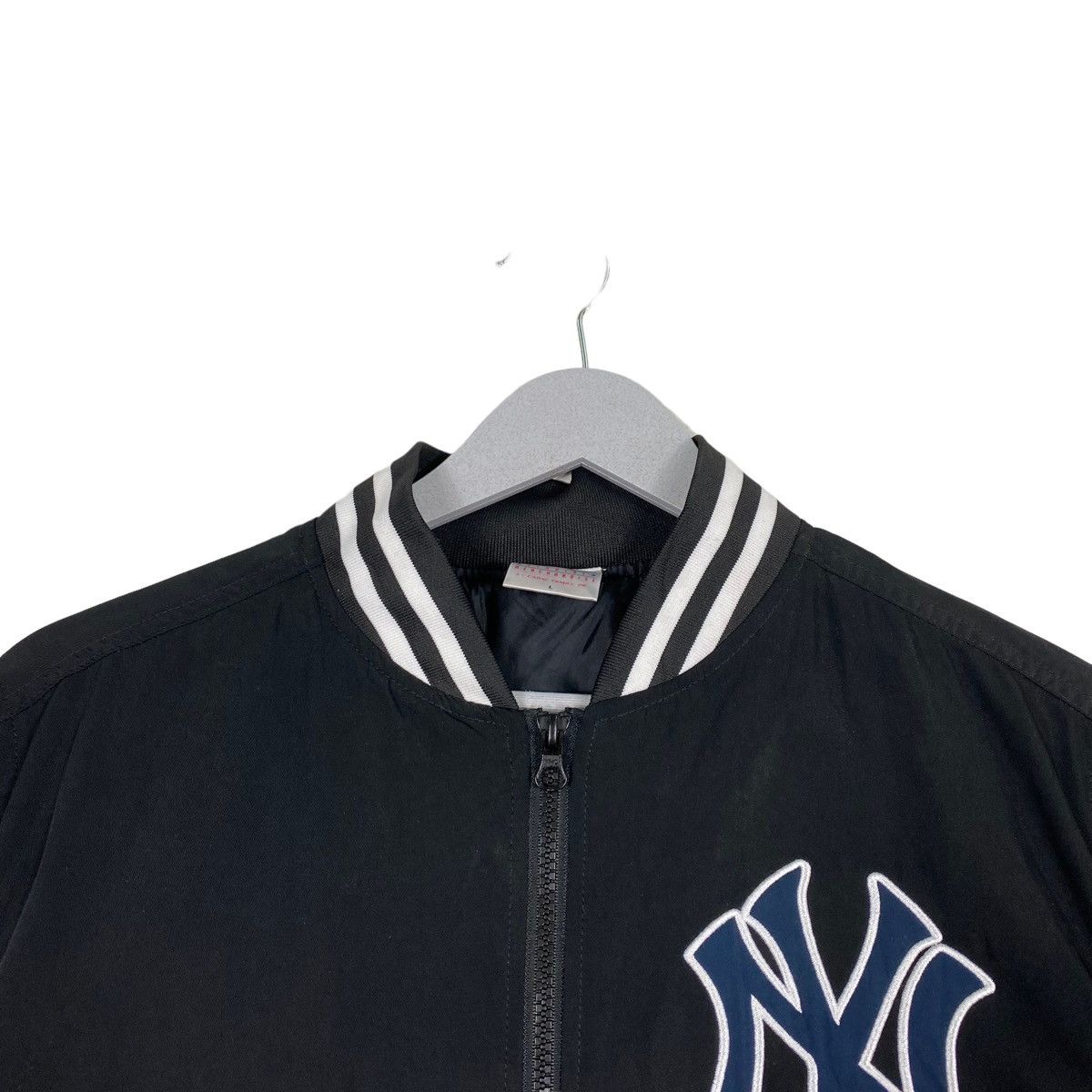 MLB × New York Yankees 💥NY YANKEES BIG LOGO MLB LIGHT JACKET Size US L / EU 52-54 / 3 - 4 Thumbnail