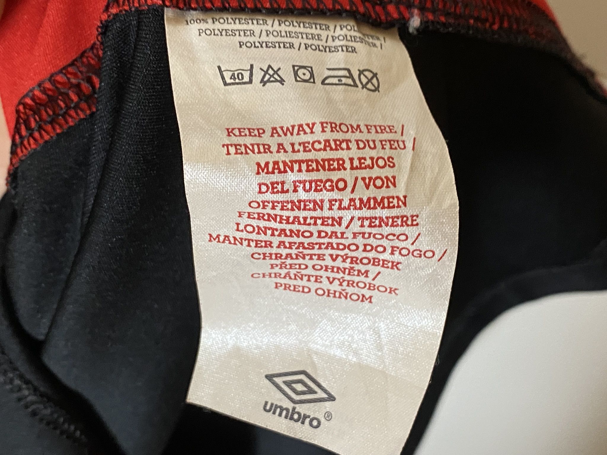 Uniqlo ENGLAND 2012 TRAINING FOOTBALL SHIRT SOCCER JERSEY Size US XL / EU 56 / 4 - 6 Thumbnail