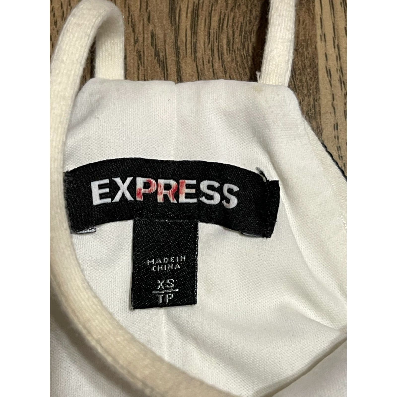 Express **Express White Black Mini Halter Sleeveless Women's Size XS** User: **Express Women's Size XS White Black Mini Halter Sleeveless** Size XS / US 0-2 / IT 36-38 - 5 Thumbnail