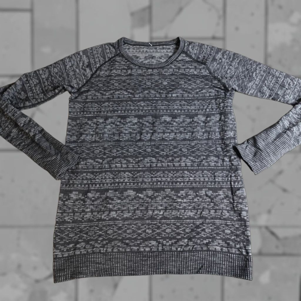 Lululemon Lululemon Womens Shirt Large Gray Geometric Pullover Crew Neck Activewear Running Geometric Shirt Womens L Gray Pullover Pullover Shirt Size L / US 10 / IT 46 - 1 Thumbnail