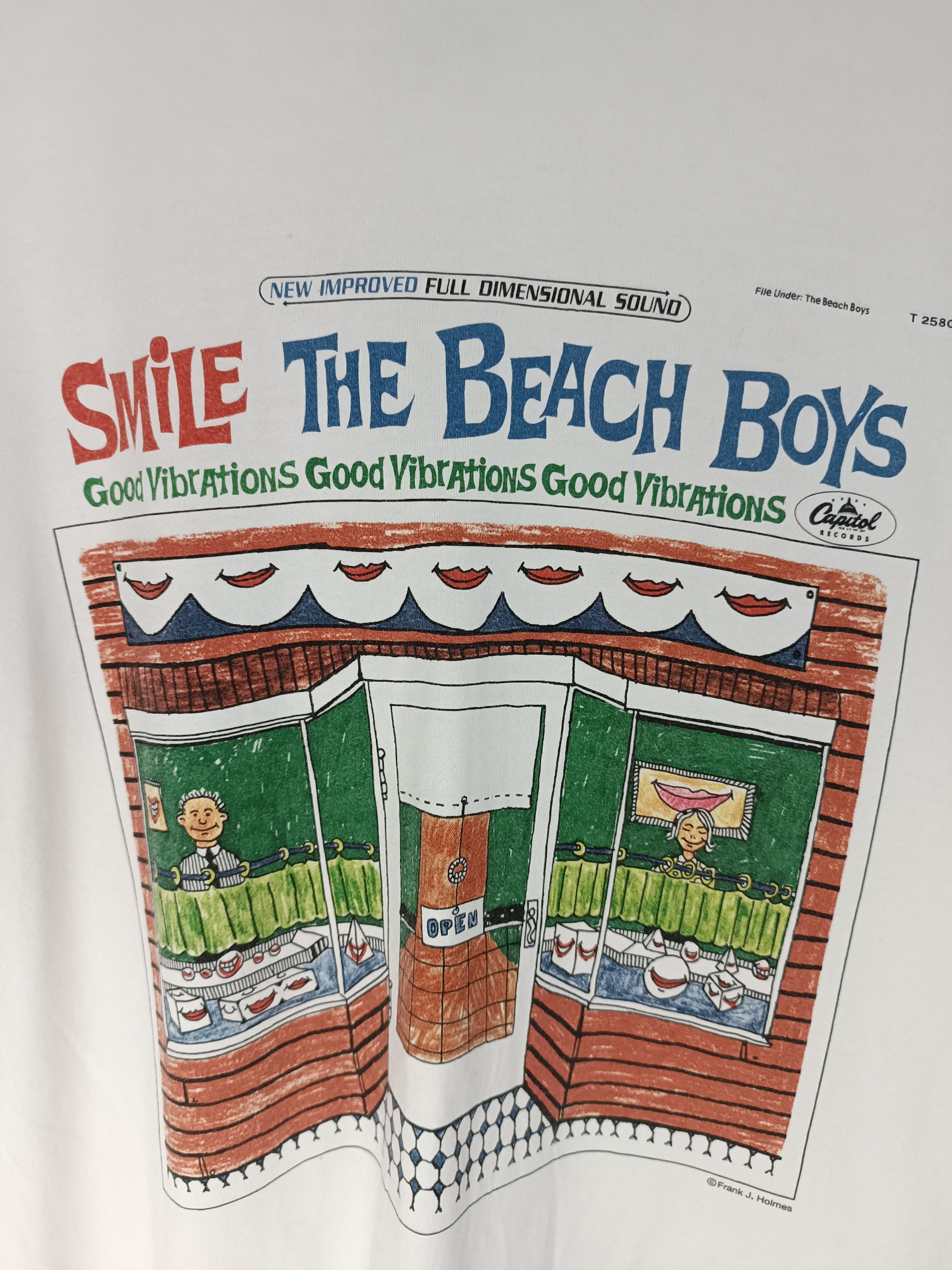 Band Tees VINTAGE THE BEACH BOYS GOOD VIBRATION SMILE TEE beatles who Size US XL / EU 56 / 4 - 10 Thumbnail