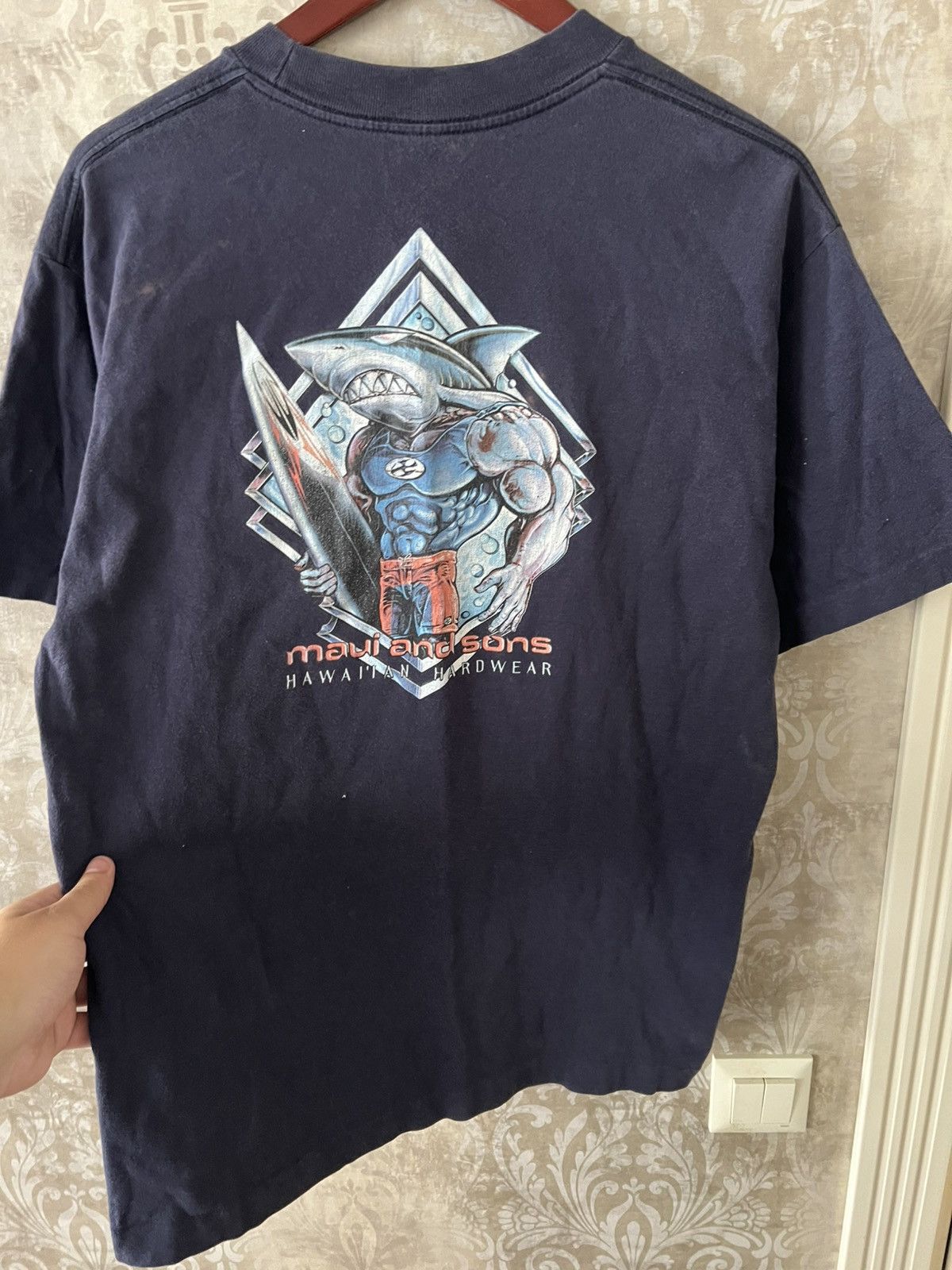 Vintage Vintage Maui and Sons Shark Graphic Tee Hawaii Surf Skate Size US L / EU 52-54 / 3 - 5 Thumbnail