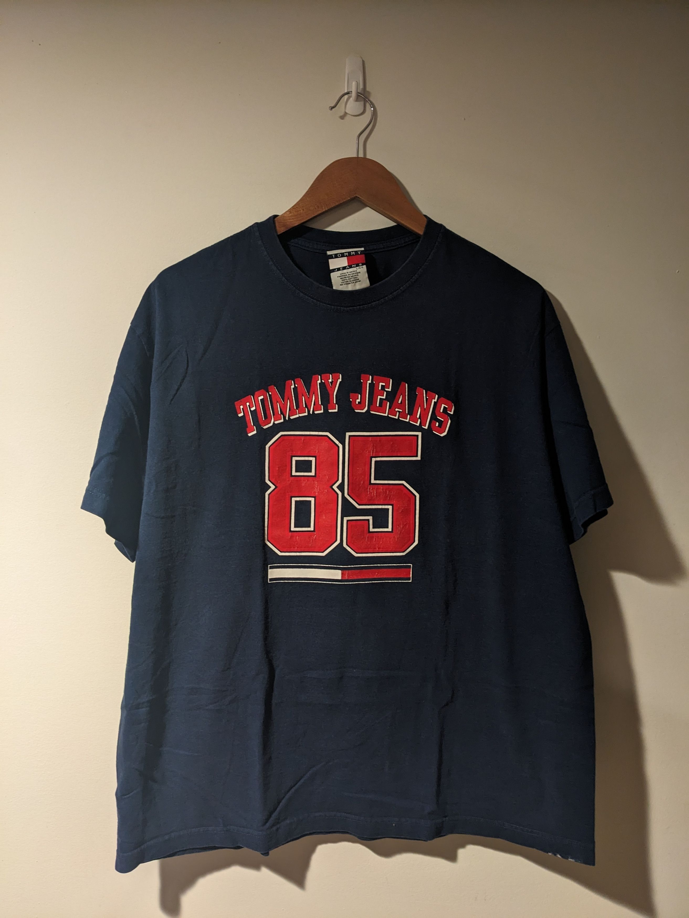 Tommy Hilfiger × Vintage Vintage 90s Tommy Jeans Spell Out Arch Logo Large T-Shirt Size US L / EU 52-54 / 3 - 1 Thumbnail