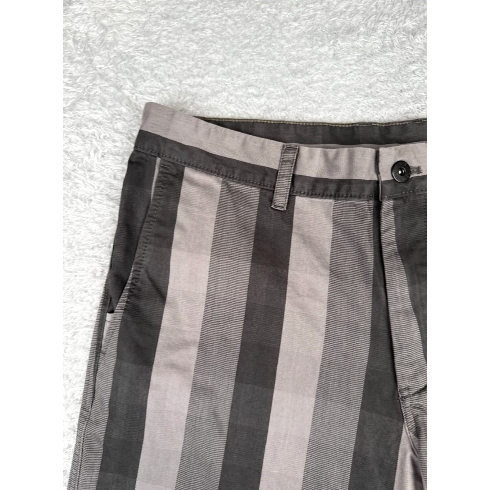 The North Face The North Face Shorts Mens 34 Gray Black Stripe Chino Cotton Blend Plaid 34x10 Casual Regular Mens Size US 34 / EU 50 - 4 Thumbnail