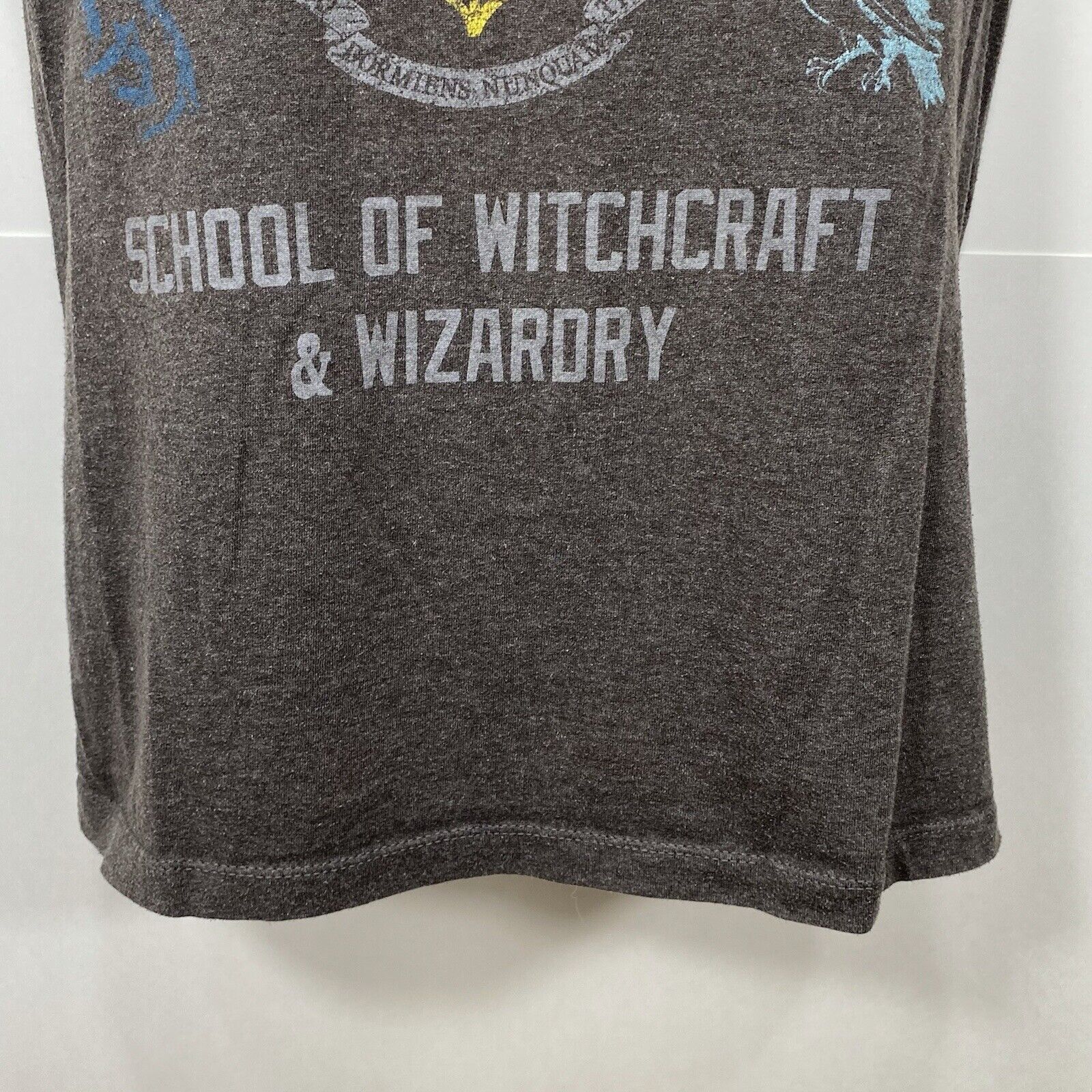 Universal Studios Harry Potter School Of Witchcraft & Wizardry Small T-Shirt Size US S / EU 44-46 / 1 - 5 Thumbnail