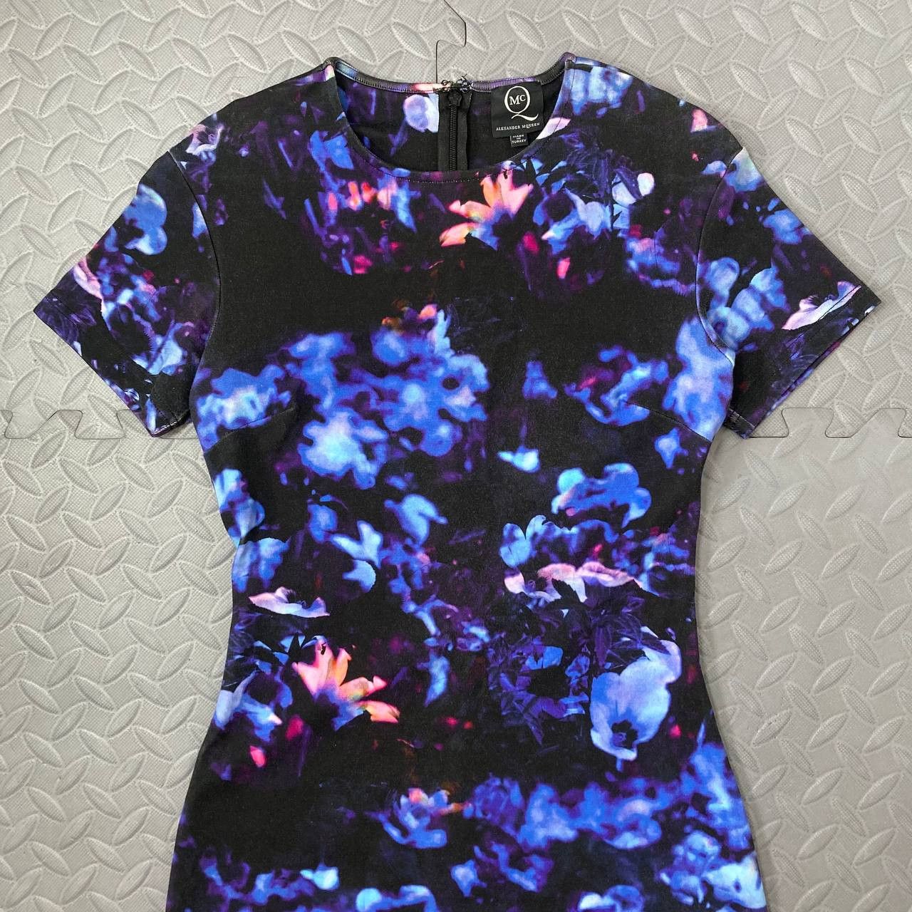 MCQ 2015 Hight-Contrast Blue floral Bodycon Midi Dress Size M / US 6-8 / IT 42-44 - 4 Thumbnail