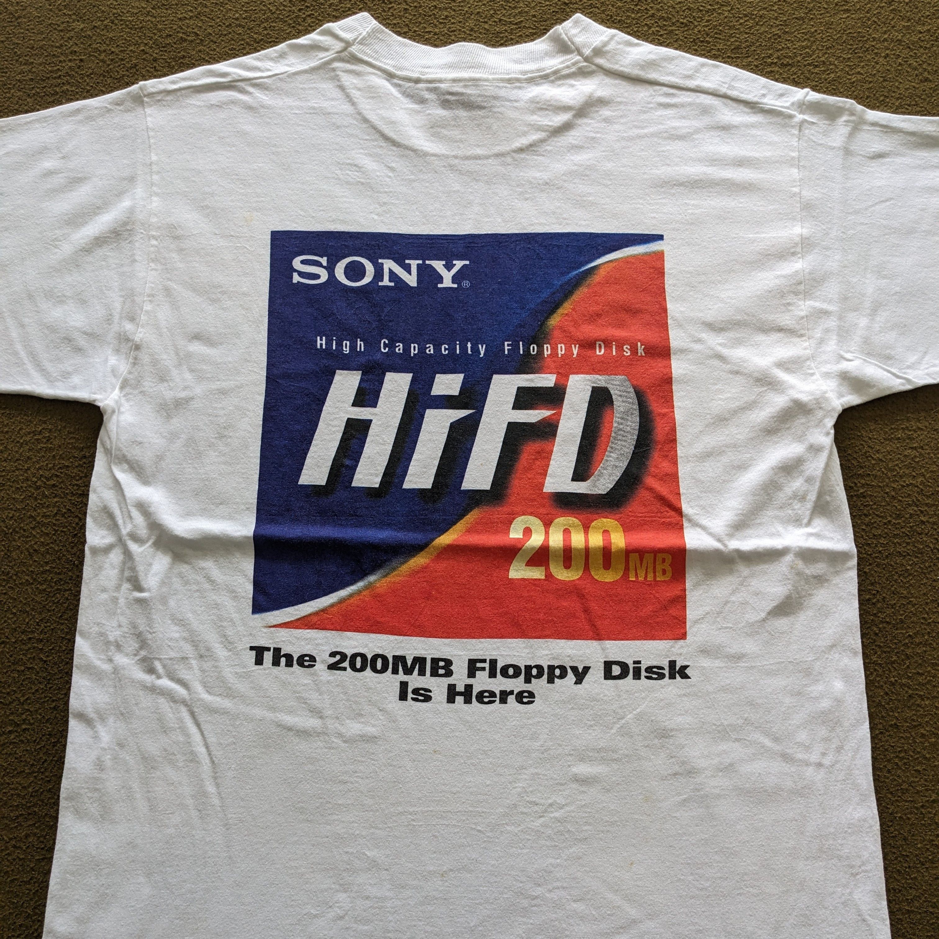 Vintage Vintage SONY HiFD The 200MB Floppy Disk Japanese T-shirt Size US S / EU 44-46 / 1 - 2 Thumbnail