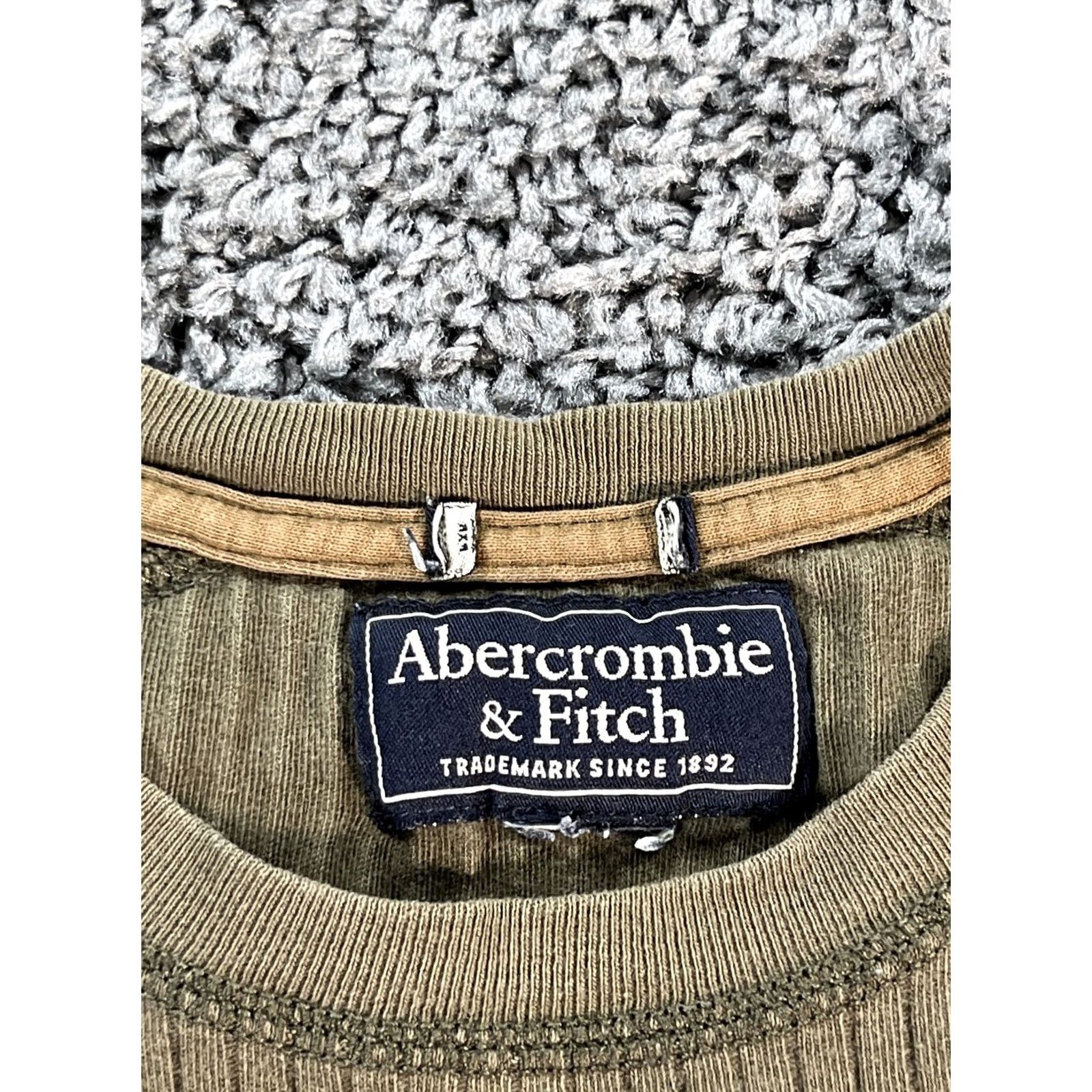 Abercrombie & Fitch Abercrombie & Fitch Shirt Mens L Green Crew Neck Long Sleeve Logo Solid Patch Vintage No Size US L / EU 52-54 / 3 - 4 Thumbnail
