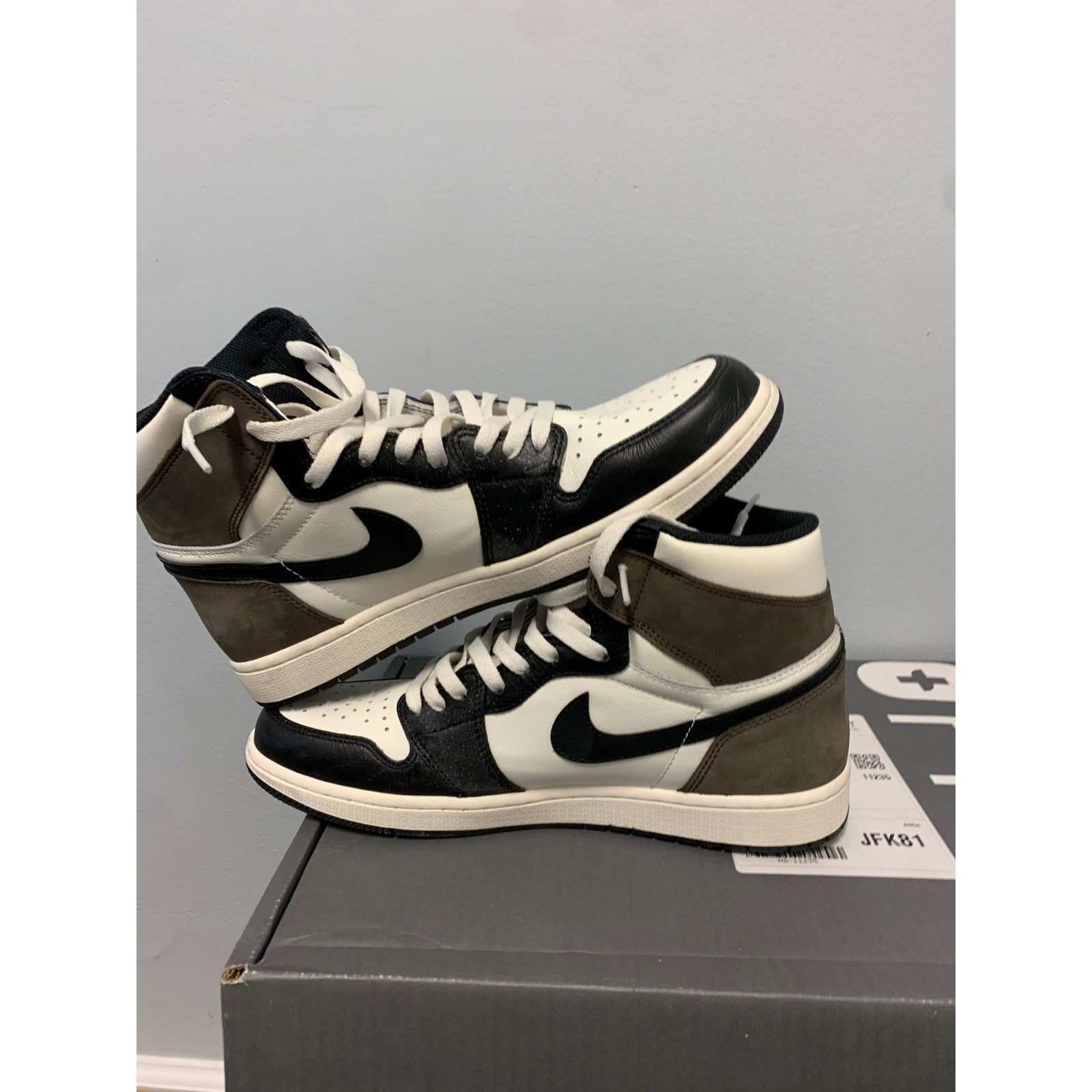 Nike Nike Air Jordan 1 Retro High Dark Mocha Size 11 Used Size US 11 / EU 44 - 5 Thumbnail