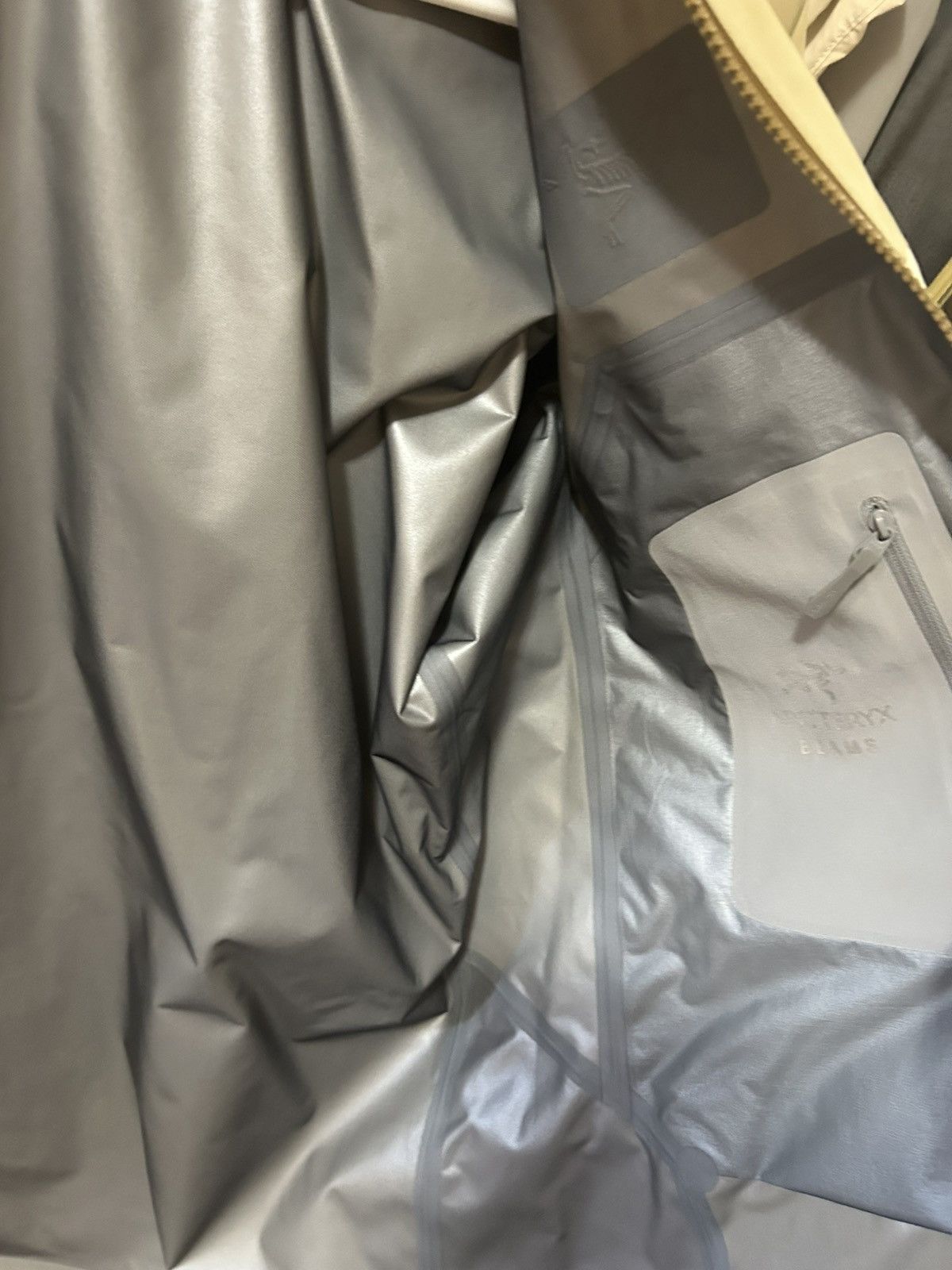 Arc'teryx × Beams Plus ARCTERYX X BEAMS BETA JACKET NAGOMA SIZE SMALL Size US S / EU 44-46 / 1 - 12 Thumbnail