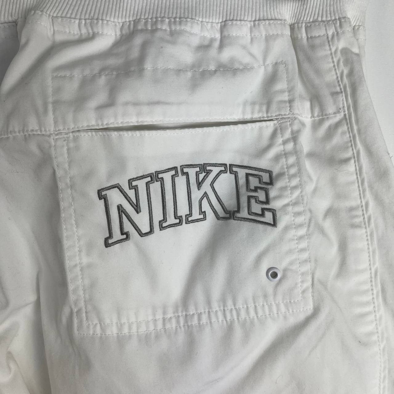 Nike Nike White Vintage Casual Sports Shorts Mens Size L Size US 40 / EU 56 - 6 Thumbnail