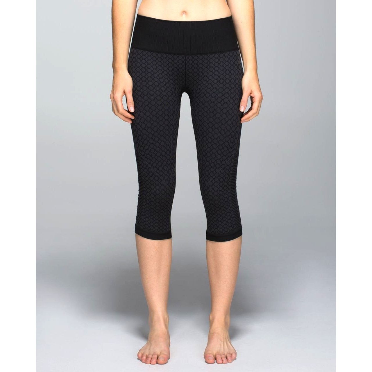 Lululemon LULULEMON In The Flow Crop II Capri Cinched Bottom Pants 4 Size 27" / US 4 / IT 40 - 1 Thumbnail