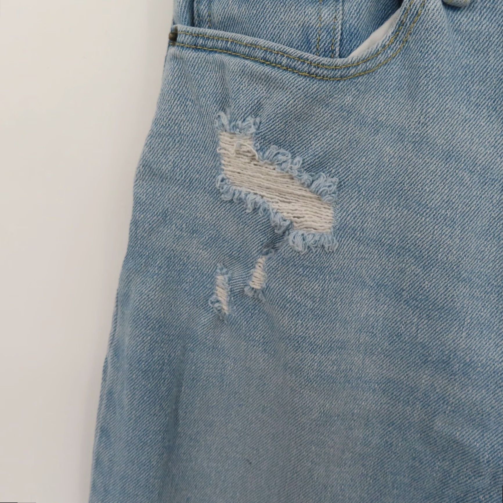 Abercrombie & Fitch Abercrombie Women 2R 26 Mom Jeans Curve Love Light Wash Distressed Denim Pants Jeans Size 26" / US 2 / IT 38 - 3 Thumbnail