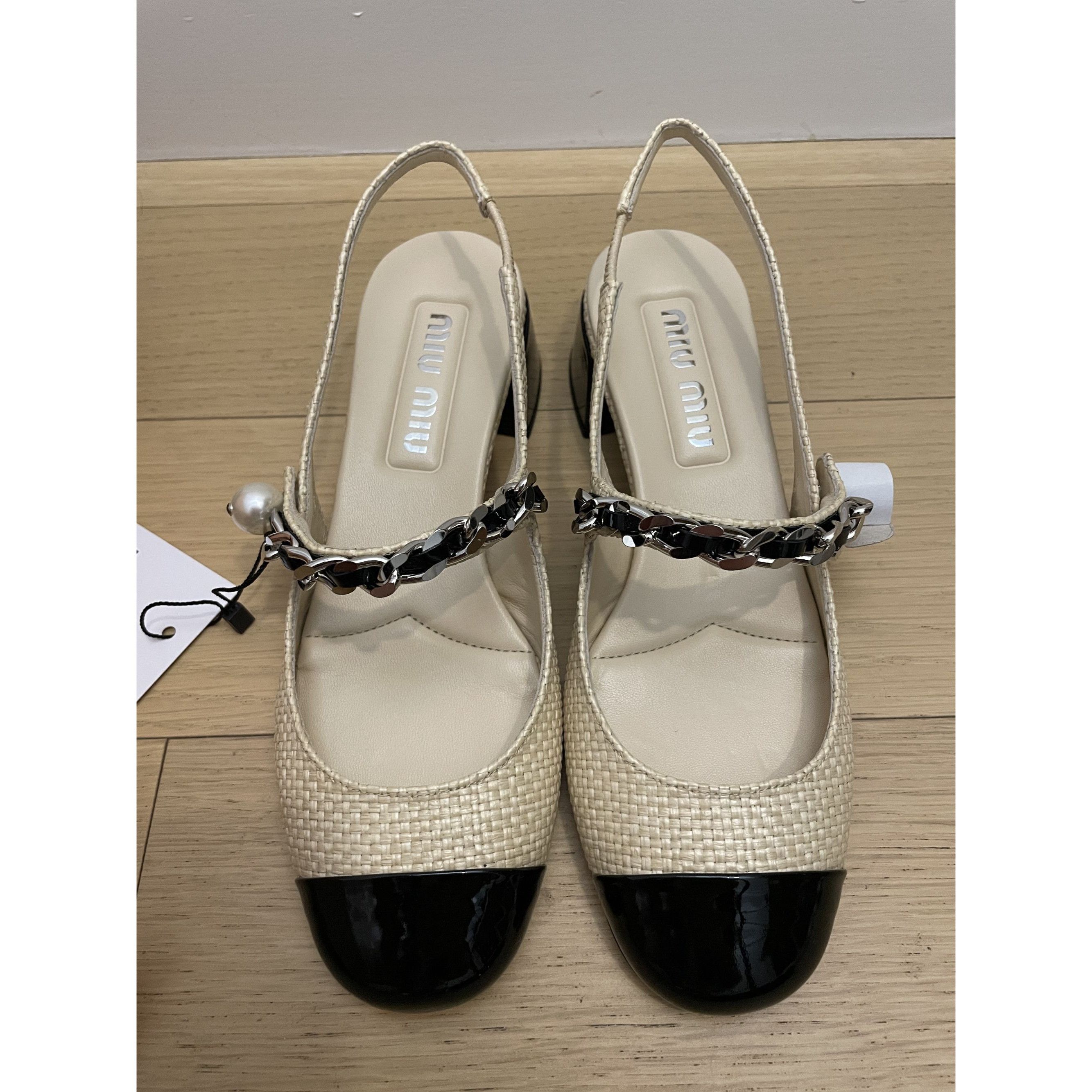 Miu Miu Miu Miu Tan/black Patent Leather And Raffia Slingback Pumps Size US 7 / IT 37 - 1 Thumbnail