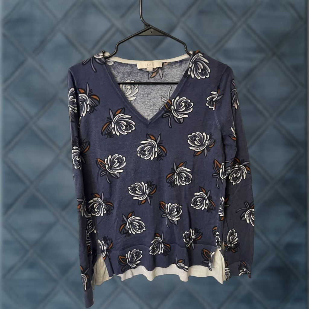 Loft Vintage LOFT Womens Sweater Tunic V-Neck Long Sleeve Floral Knit Size M Blue Size M / US 6-8 / IT 42-44 - 1 Thumbnail