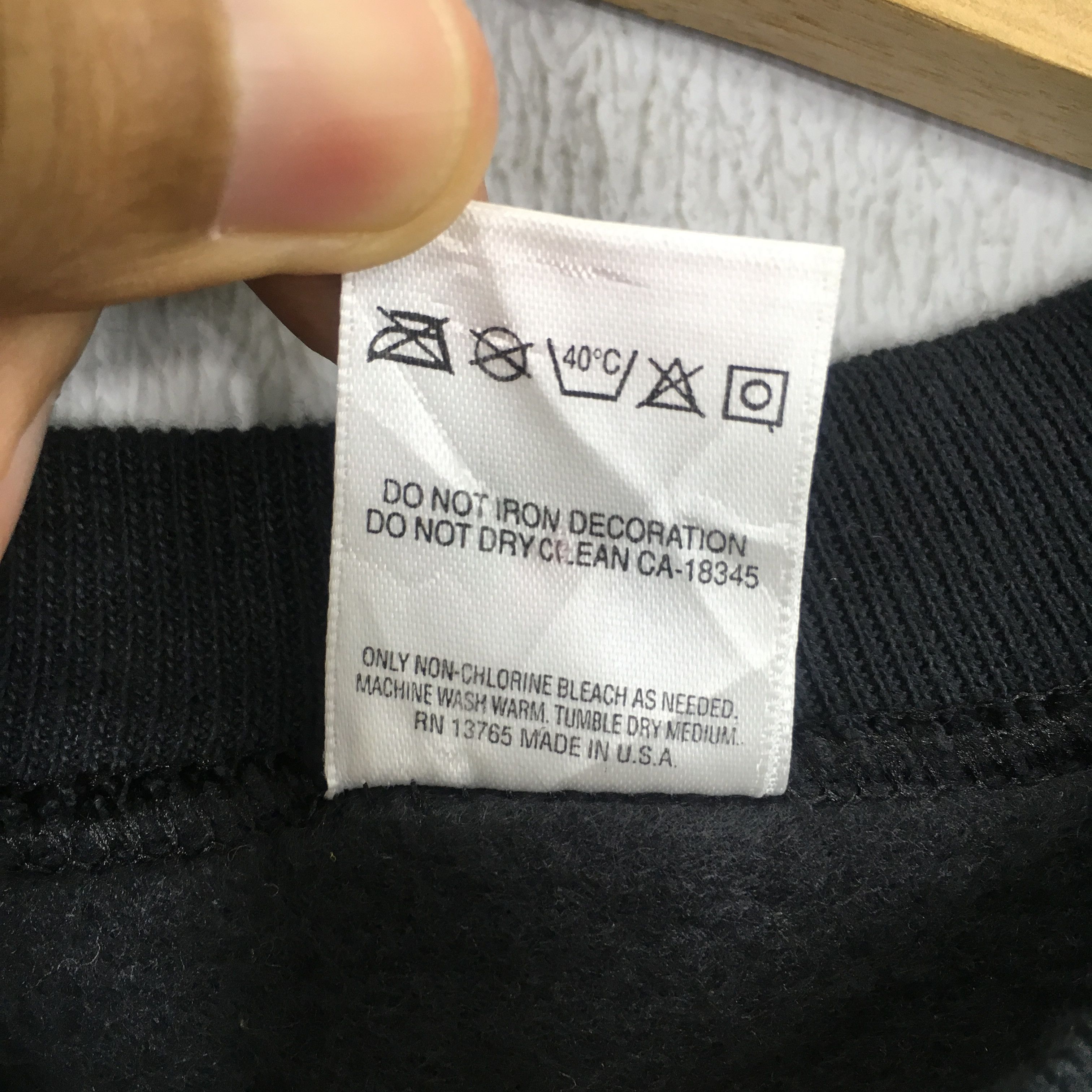 Fruit Of The Loom Vintage 90s Fruit Of The Loom Graphic Black - 829 Size US L / EU 52-54 / 3 - 9 Thumbnail