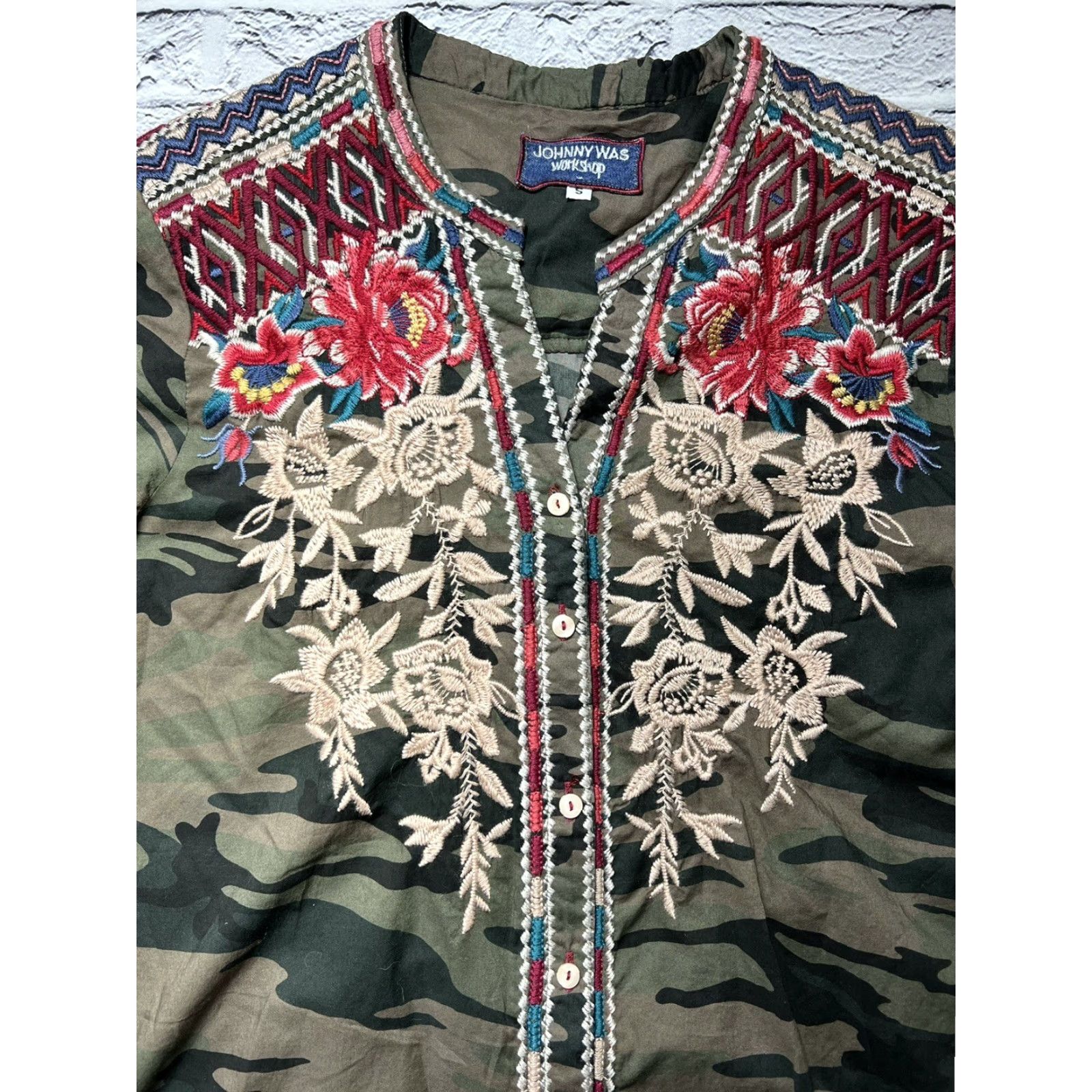 Johnny Was VINTAGE Johnny Was Women's Camouflage Floral Print Button-Down Shirt Small Size S / US 4 / IT 40 - 4 Thumbnail