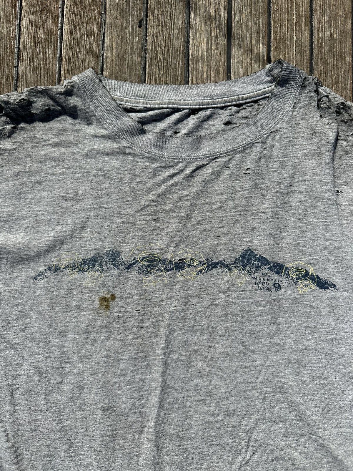 Mountain Hardwear Vintage Distressed Mountain Hardwear T shirt Size US L / EU 52-54 / 3 - 2 Thumbnail