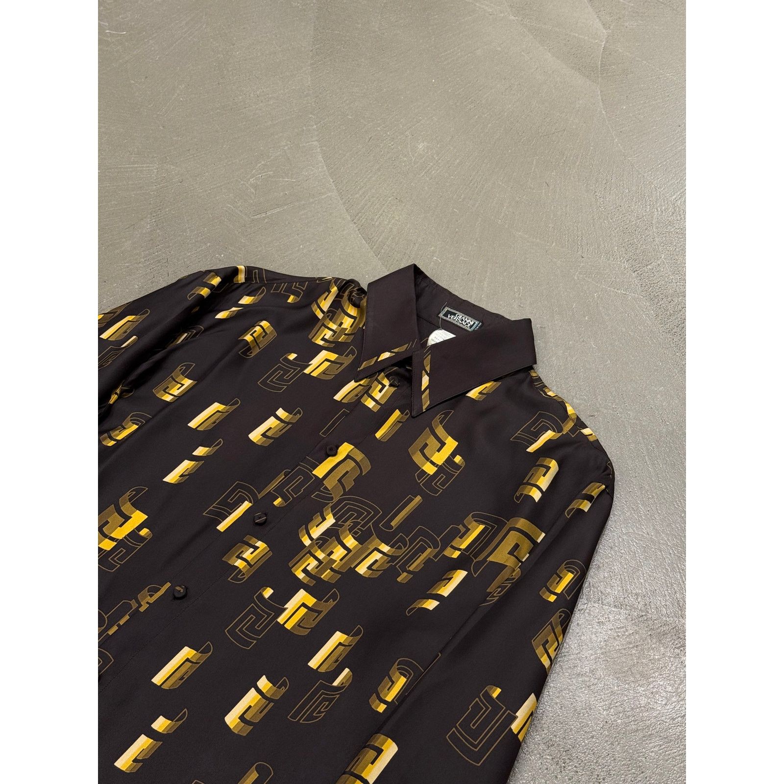 Versace 1990s Gianni Versace geometric silk shirt Size US L / EU 52-54 / 3 - 4 Thumbnail