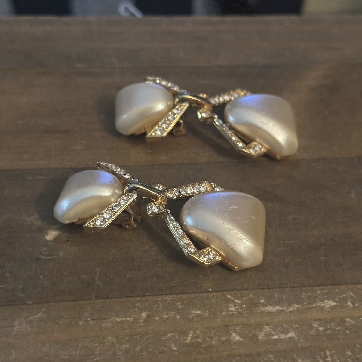 Vintage Vintage large faux pearl & rhinestone clip on dangle earring Size ONE SIZE - 5 Thumbnail