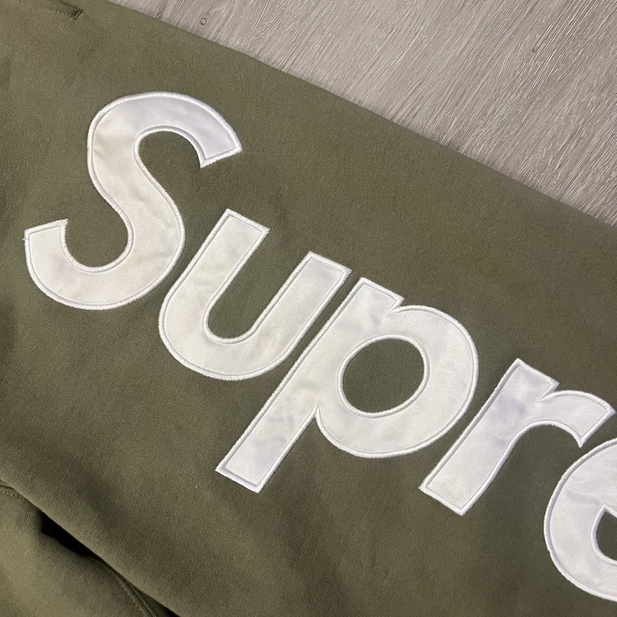 Supreme Supreme Satin Appliqué Logo Sweatpants FW23 Size US 34 / EU 50 - 3 Thumbnail