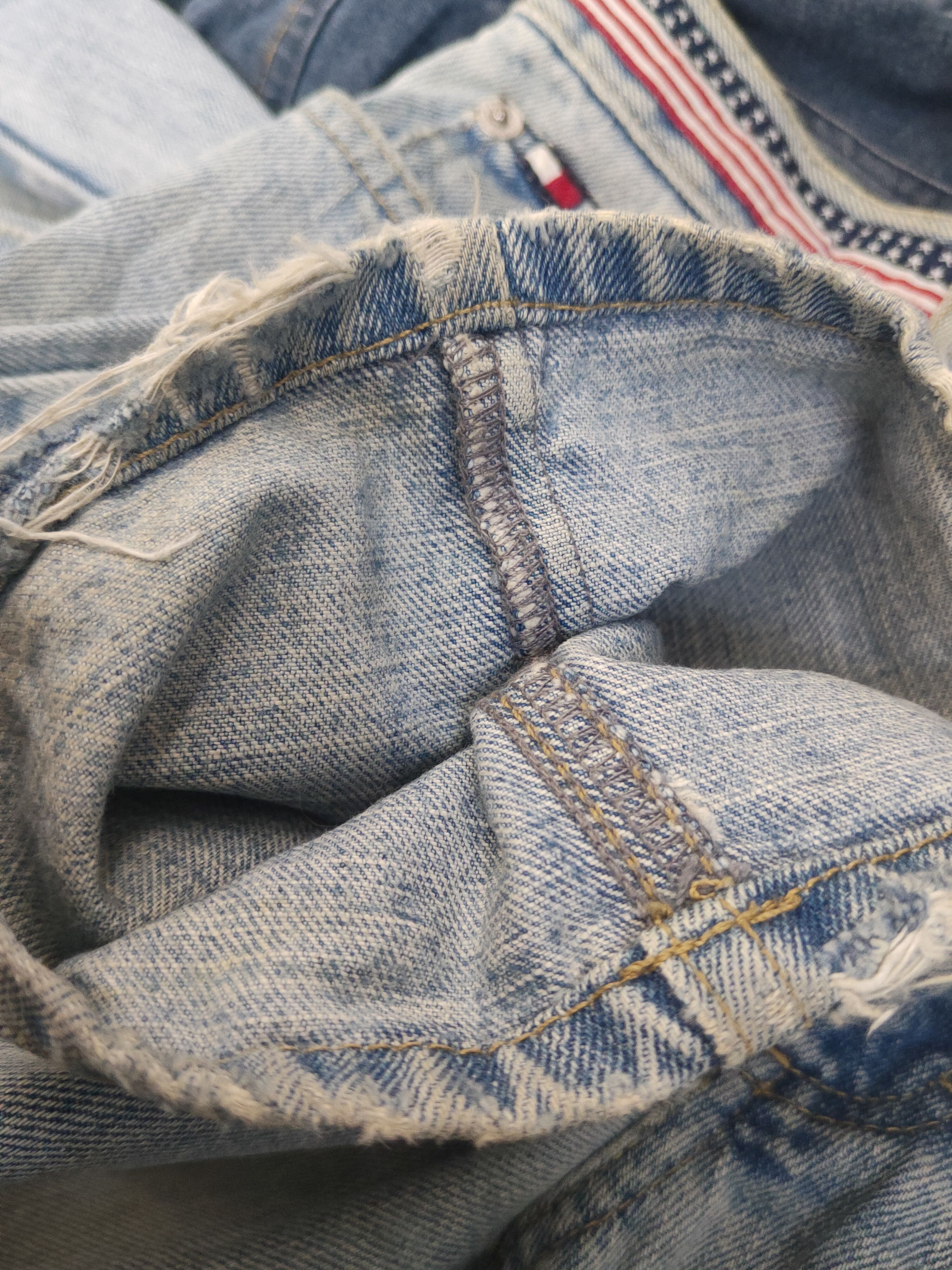 Tommy Hilfiger × Vintage Tommy Hilfiger Distressed Ripped denim Jeans #W2004 Size US 31 - 13 Thumbnail