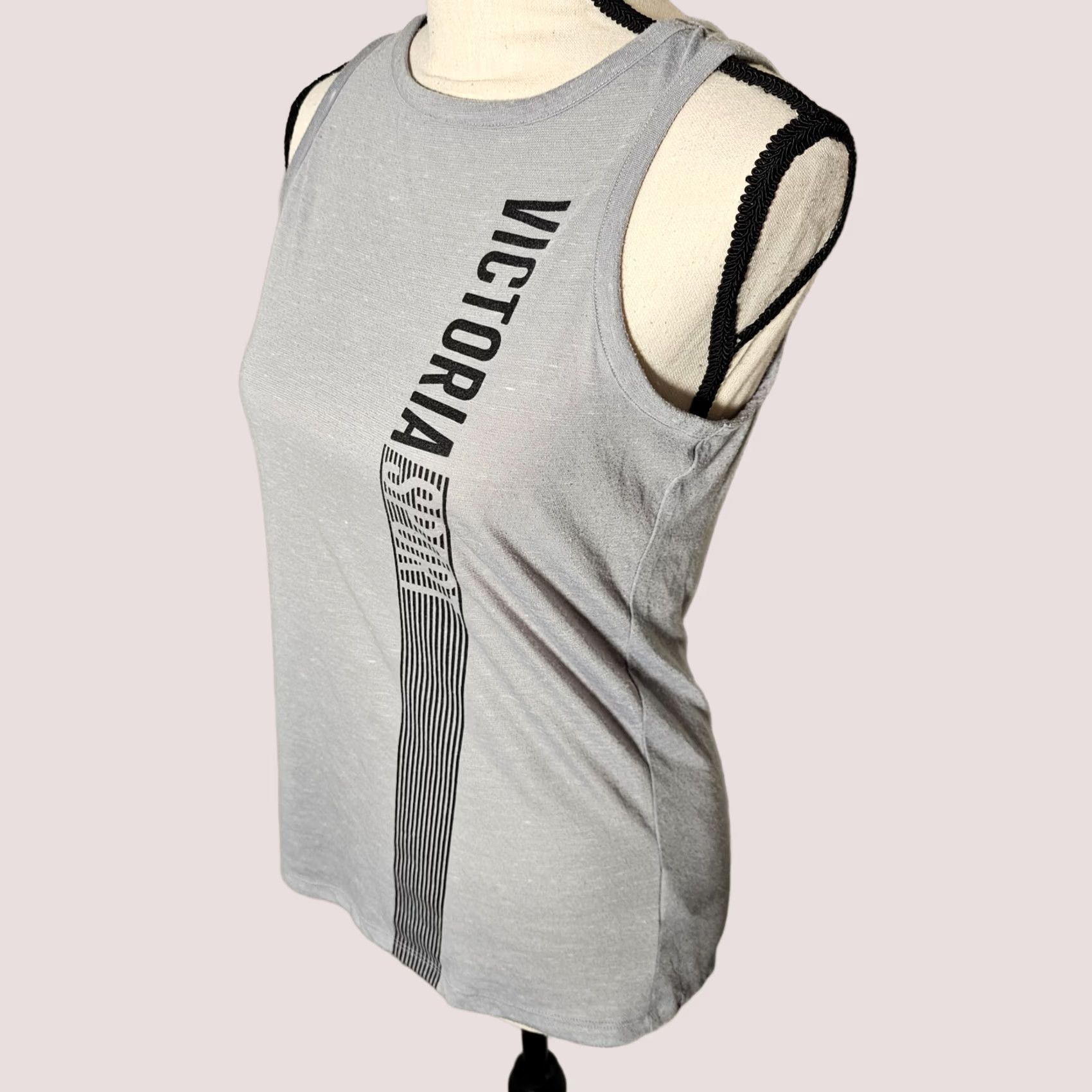 Victoria's Secret V_Sport Victoria's Secret Ultimate Strappy Side Logo Sport Top Gray Athletic Gym Tight Tank Women XS Slim Logo Size XS / US 0-2 / IT 36-38 - 1 Thumbnail