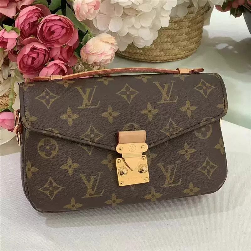 Louis Vuitton Louis Vuitton Monogram Messenger Bag Size ONE SIZE - 1 Preview
