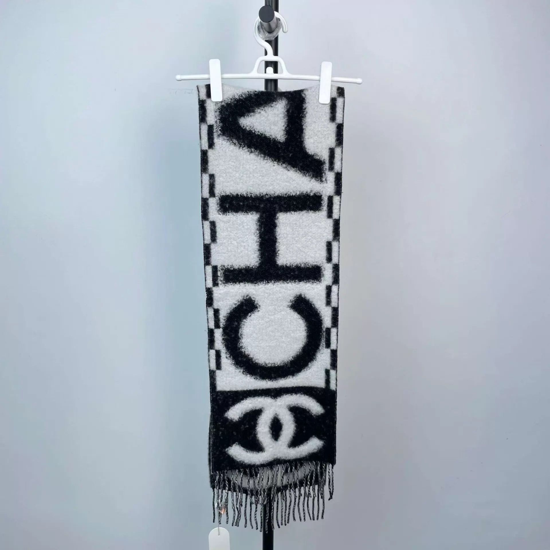 Chanel Chanel Large Logo Scarf 98 New Size ONE SIZE - 1 Thumbnail