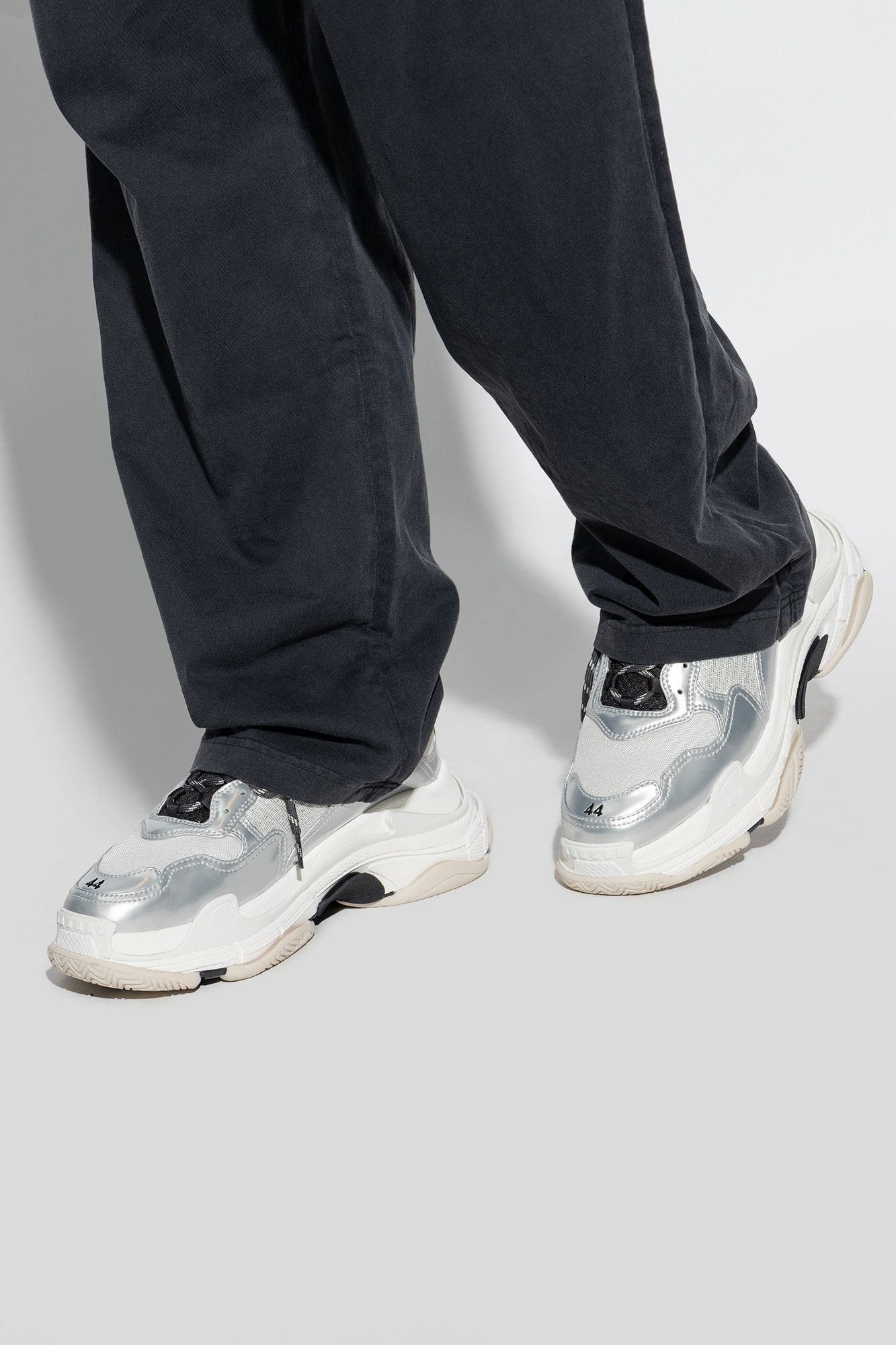 o1mt1gz0924 Triple S Sneaker in Silver/White