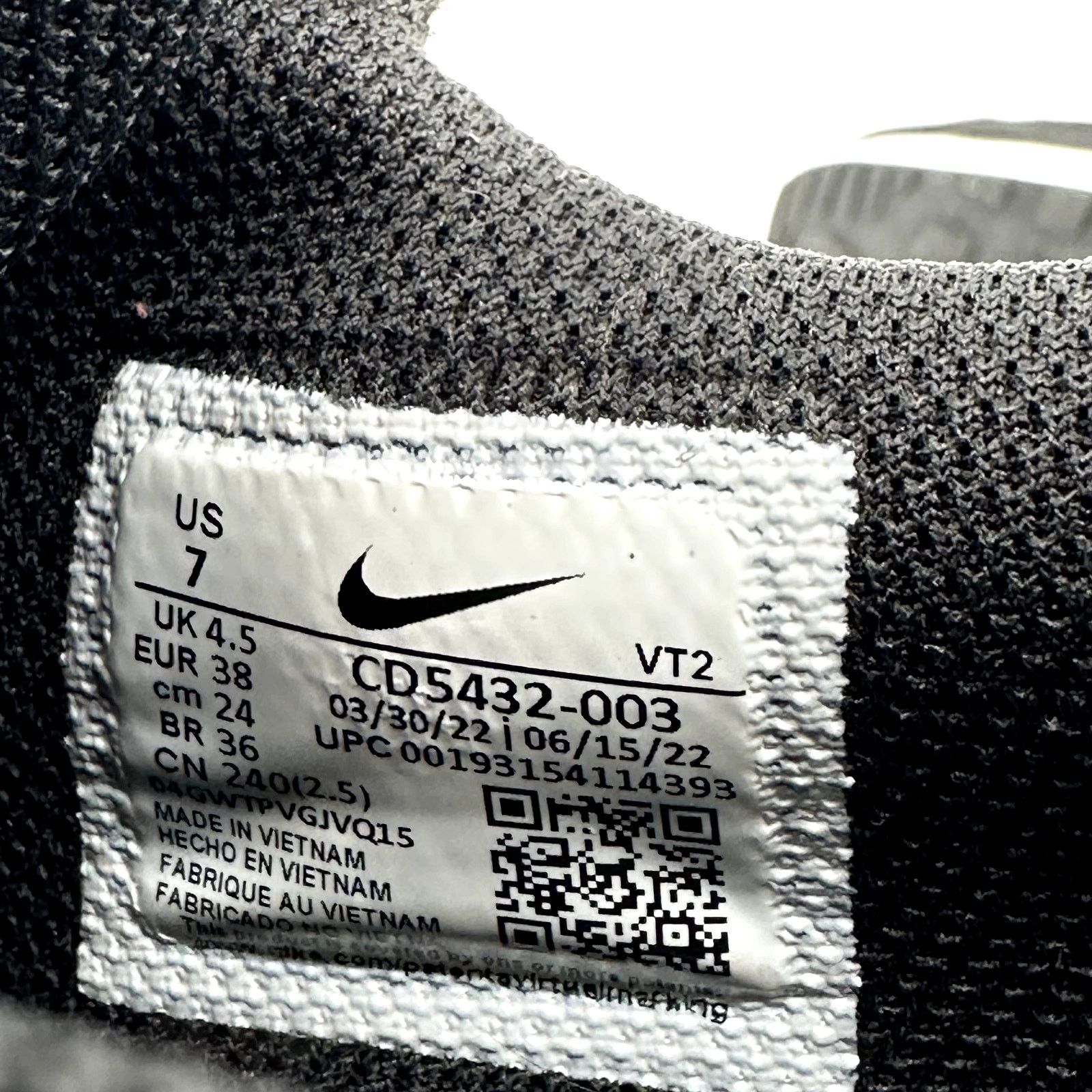 Nike Nike Air Max Excee Athletic Shoes Versatile Black White 7 Size US 7 / IT 37 - 6 Thumbnail