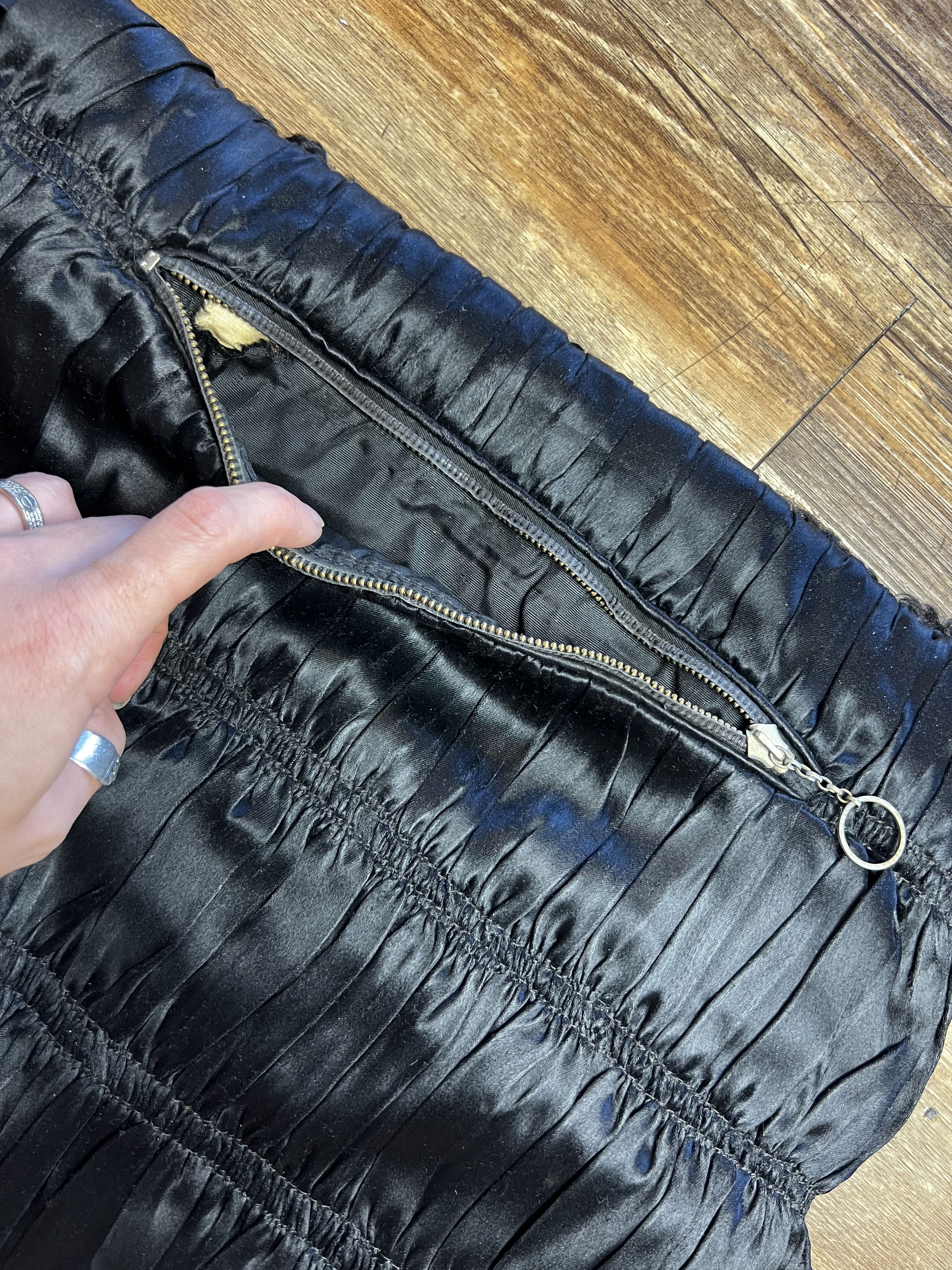 Vintage Vintage 1940's Persian Fur Hand Muff Purse with Zip Pocket Size ONE SIZE - 16 Thumbnail