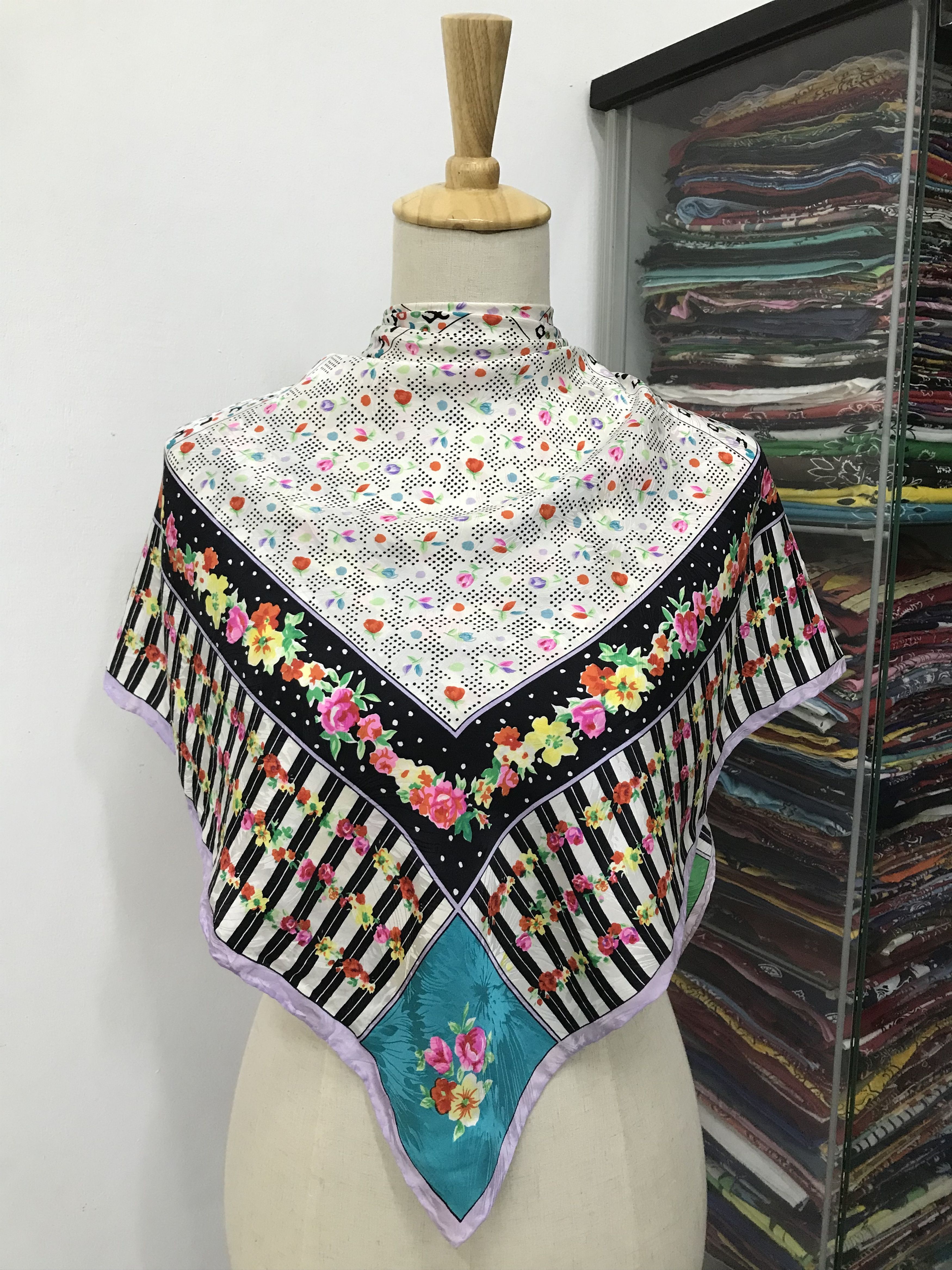 Vintage Vintage Silk Scarf Size ONE SIZE - 1 Thumbnail