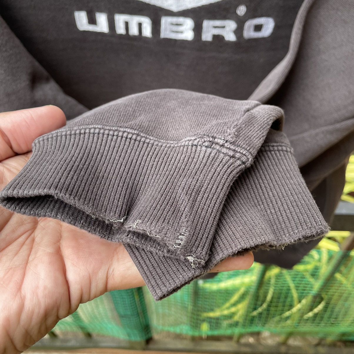 Umbro 🔥Vintage Umbro OG Big Logo Sun Faded Distress Sweatshirts Size US M / EU 48-50 / 2 - 8 Thumbnail