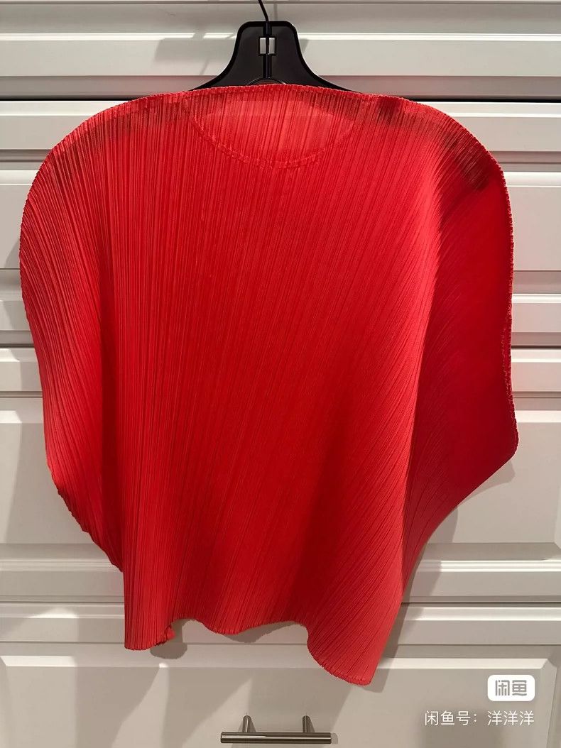 Issey Miyake Issey Miyake size:5 Red round top Size M / US 6-8 / IT 42-44 - 2 Thumbnail