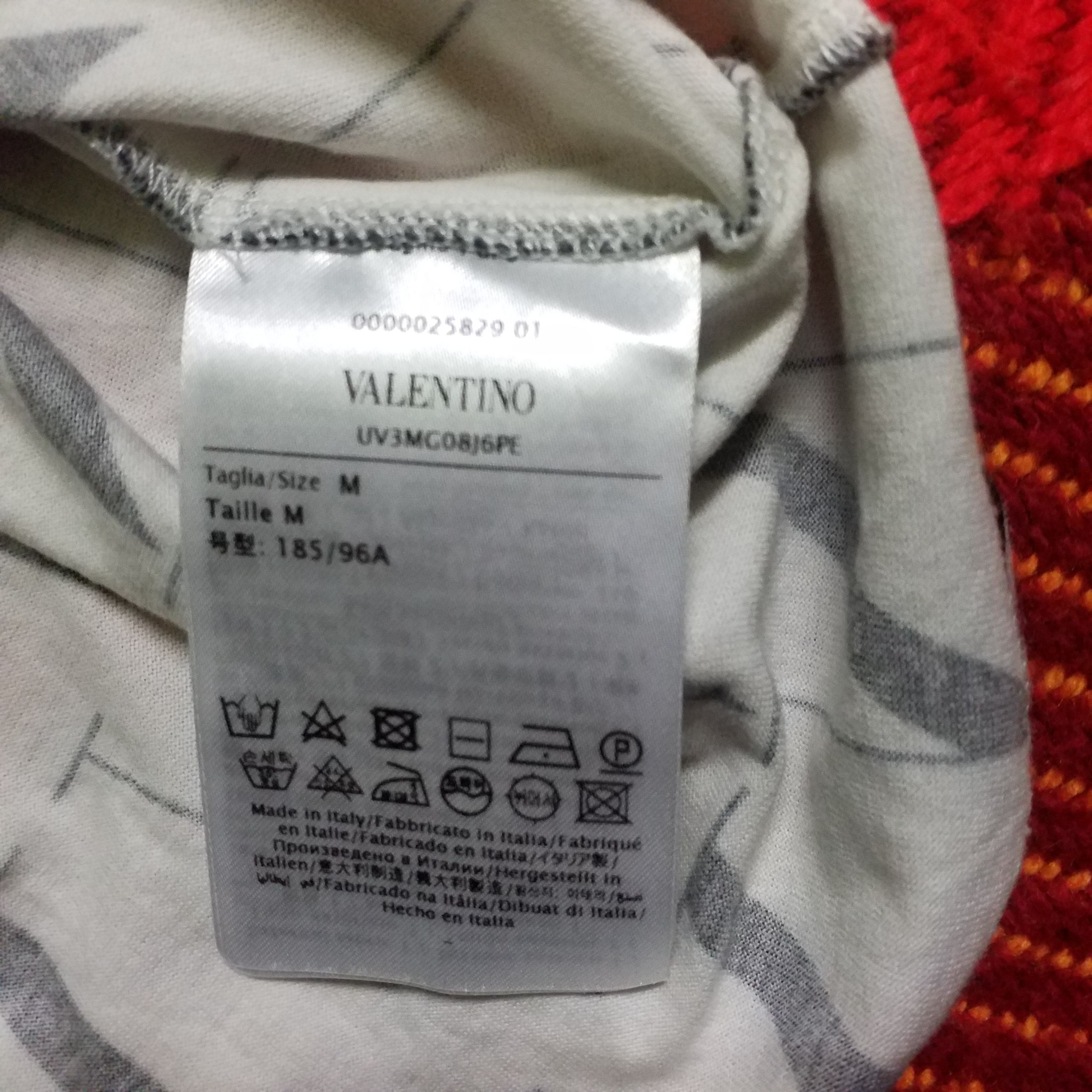 Valentino FULL PRINT BASIC SPELL OUT VALENTINO Size US M / EU 48-50 / 2 - 4 Thumbnail