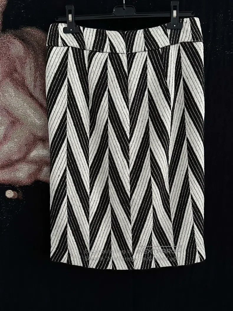 Dries Van Noten Dries Van Noten size:36 A stylish blended wool skirt Size 31" - 3 Thumbnail