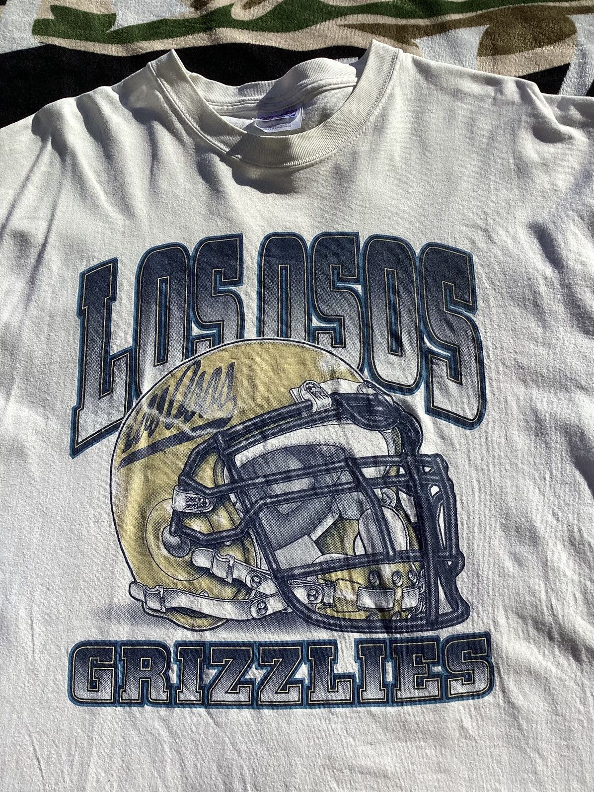 Hanes Vtg Los Osos high school Grizzlies large helmet football Tee Size US XL / EU 56 / 4 - 2 Thumbnail