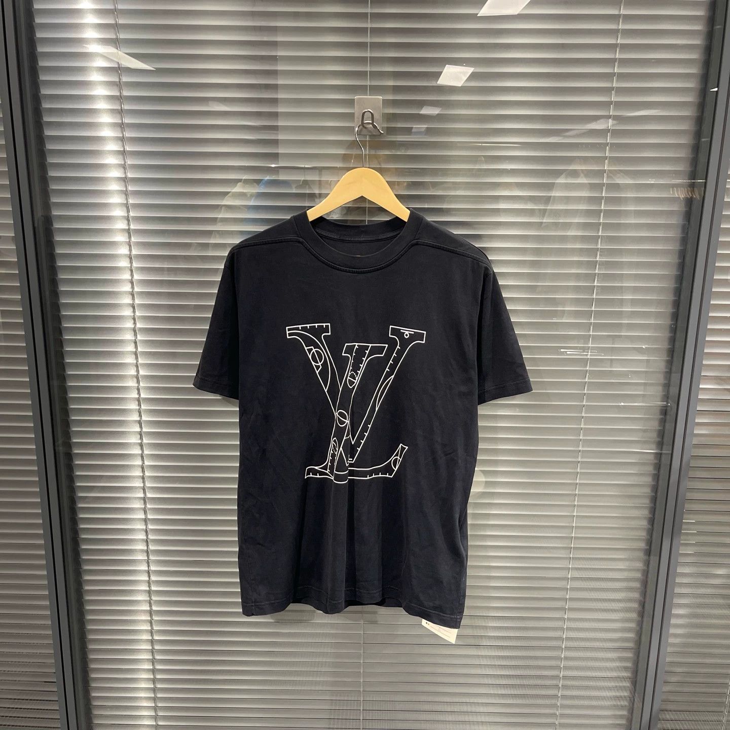 Louis Vuitton LV x NBA Bball Print SS Tee L 99 New No Tag #11495 Size US L / EU 52-54 / 3 - 1 Thumbnail