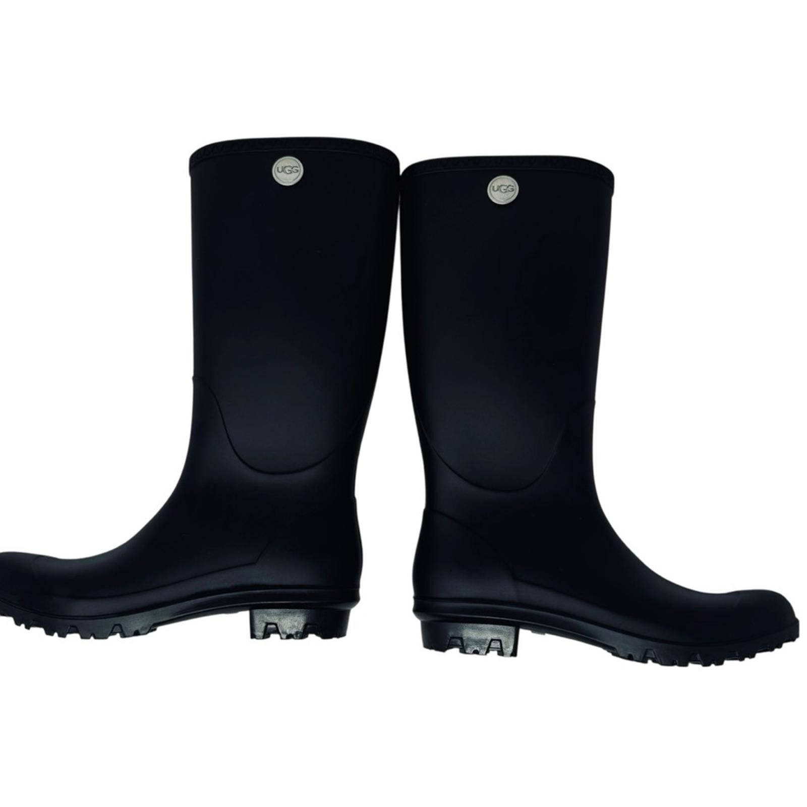 Ugg NWOT. UGG. Surrey Waterproof Wet Knot Rain Boot. Size 7. Size US 7 / IT 37 - 1 Thumbnail