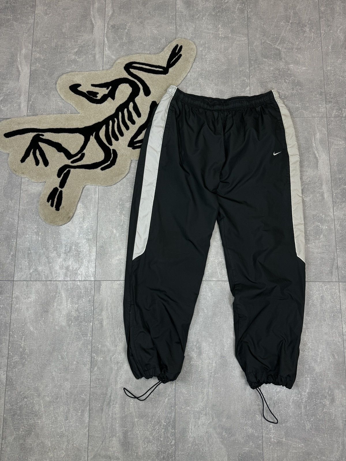 Nike × Vintage Mens Vintage Nike drill pants sweatpants swoosh black rare Size US 32 / EU 48 - 1 Thumbnail